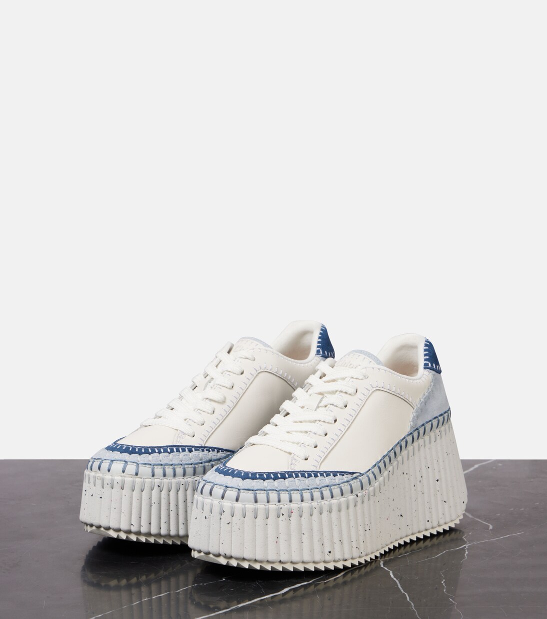 Scarpe sneaker in suede con zeppa firmate CHLOÉ, stile giovane e trendy