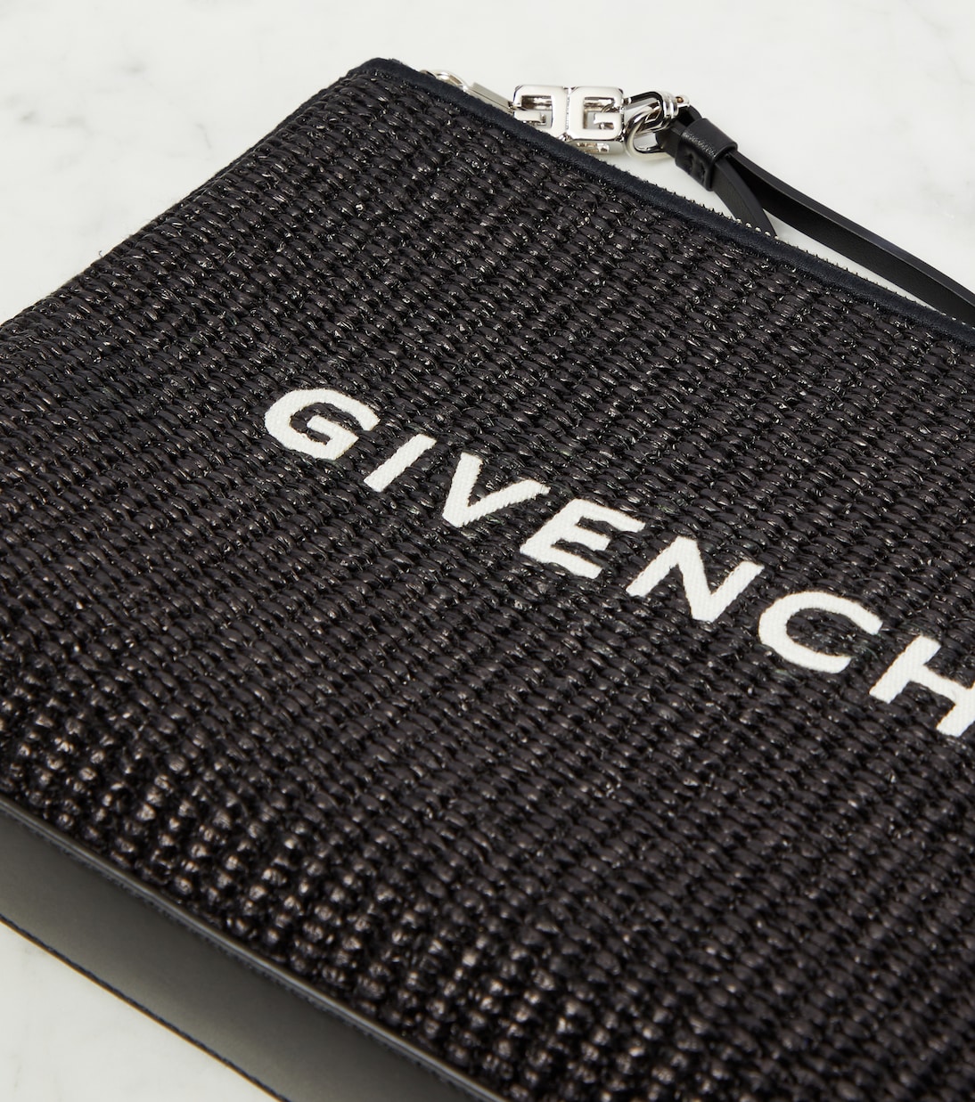 Clutch in Raffia GIVENCHY - Stile Giovane e Moderno