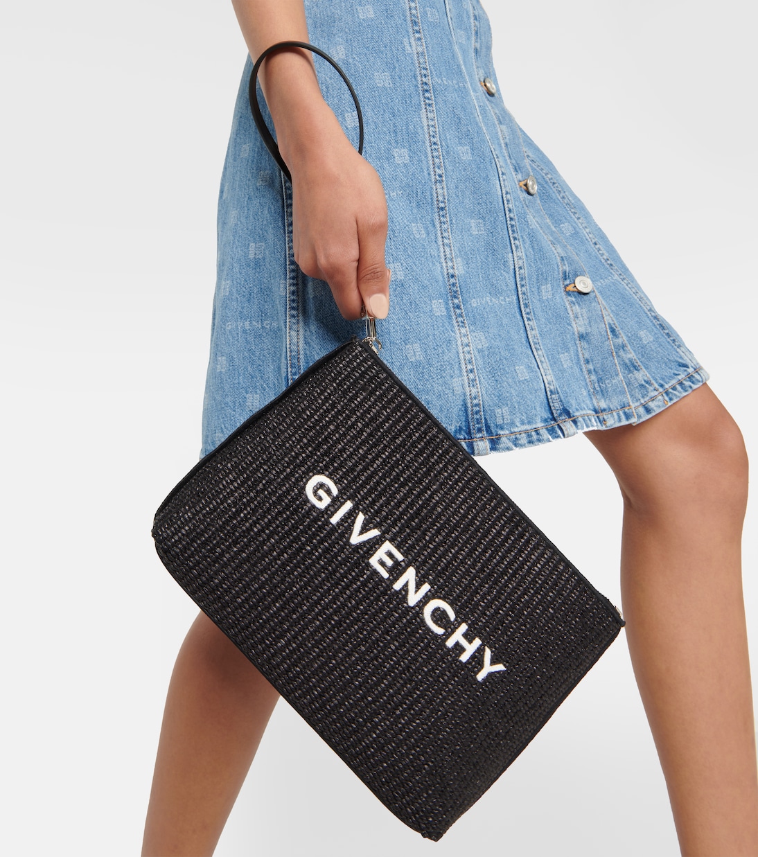 Clutch in Raffia GIVENCHY - Stile Giovane e Moderno