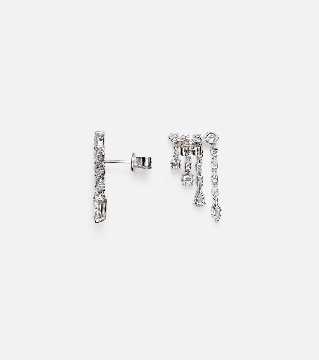 Orecchini pendenti in oro bianco 18kt con diamanti, design moderno e raffinato per giovani trendsetter.