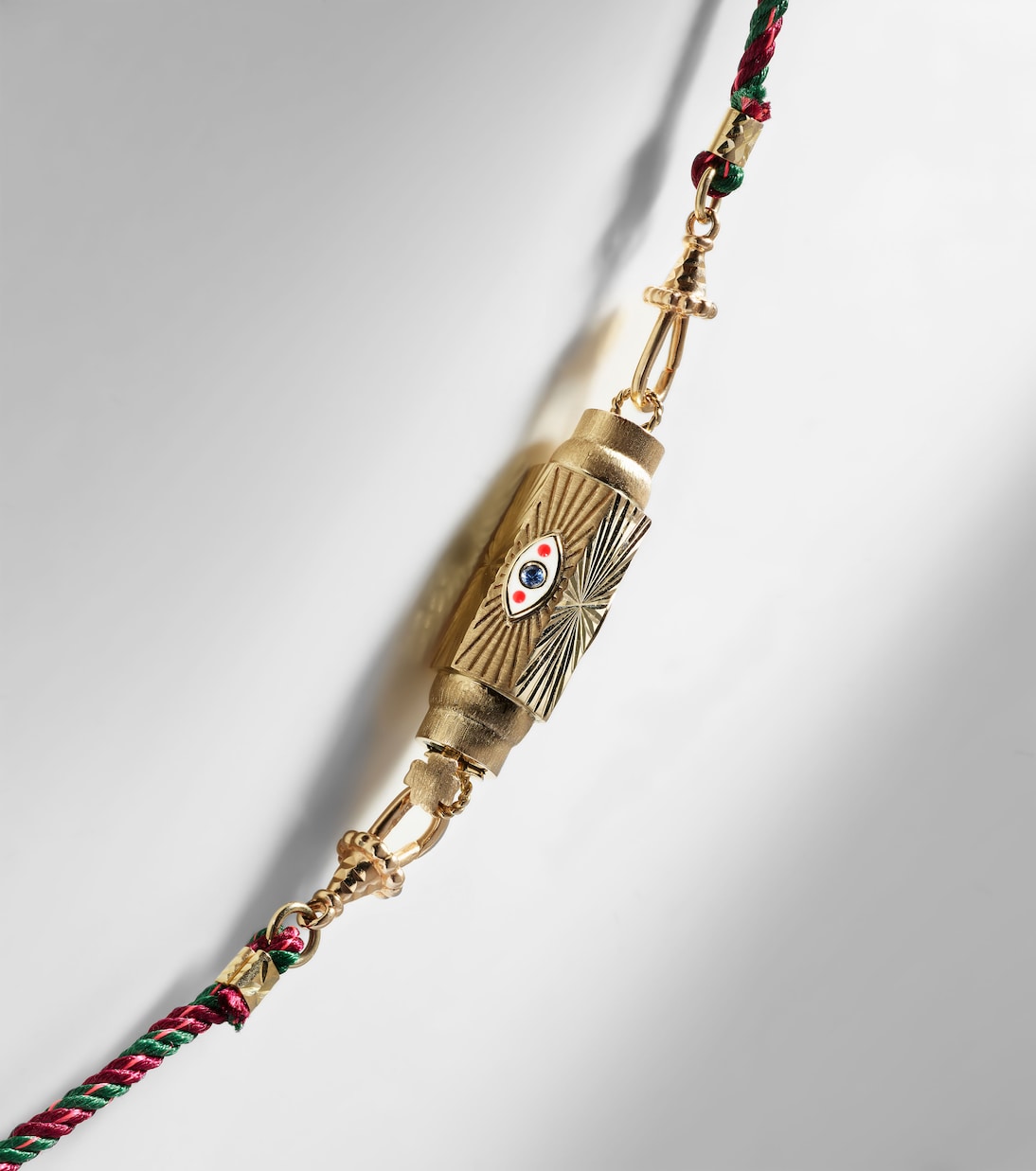 Collana con ciondolo a forma di occhio protettivo in oro 14kt e zaffiri, design moderno per giovani.