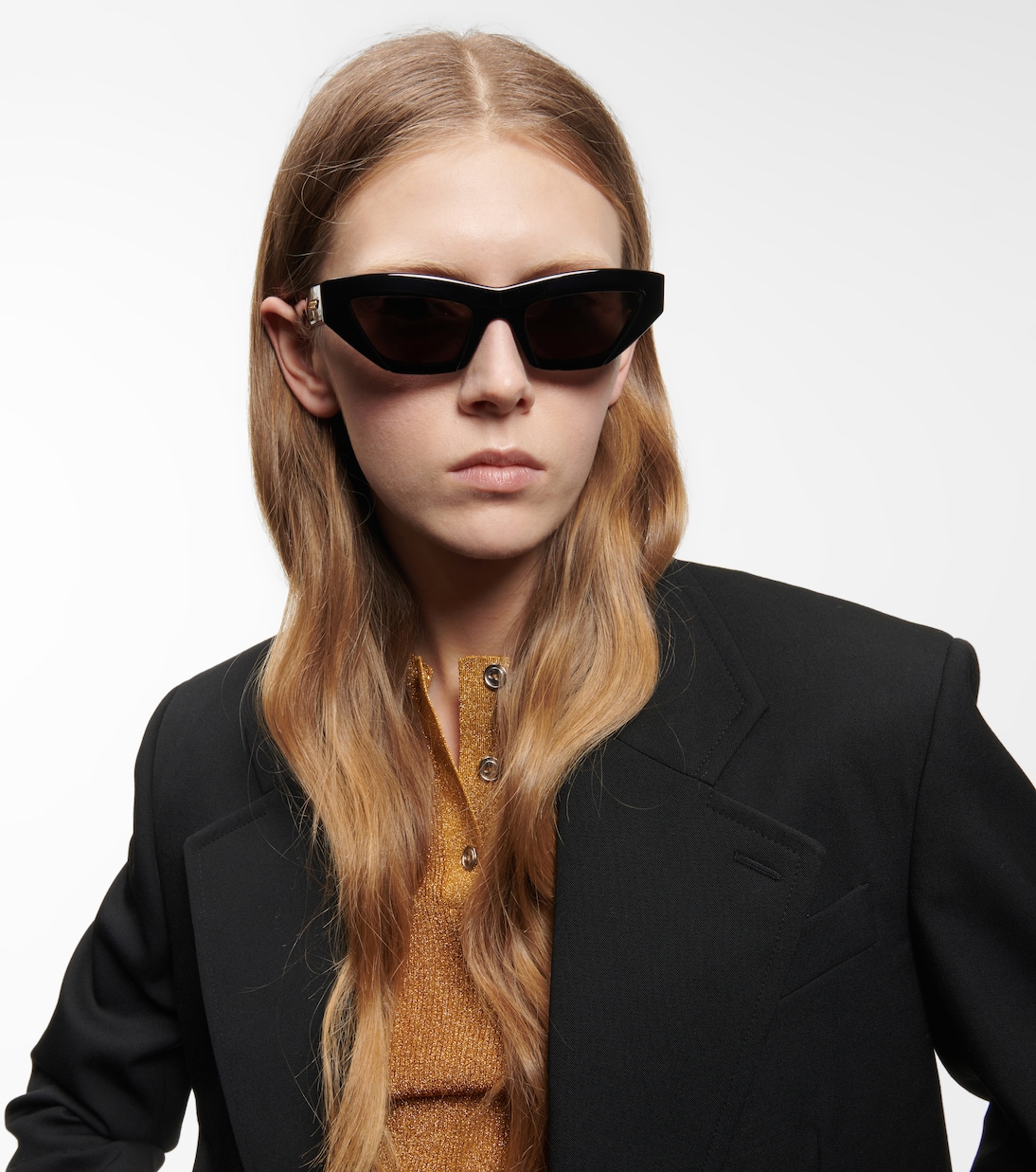 Occhiali da sole BOTTEGA VENETA stile cat-eye per giovani alla moda
