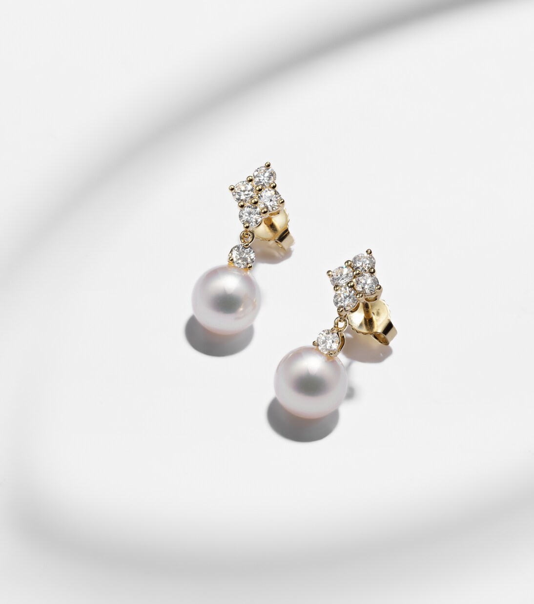 18kt gold drop earrings with pearls and diamonds | Mikimoto