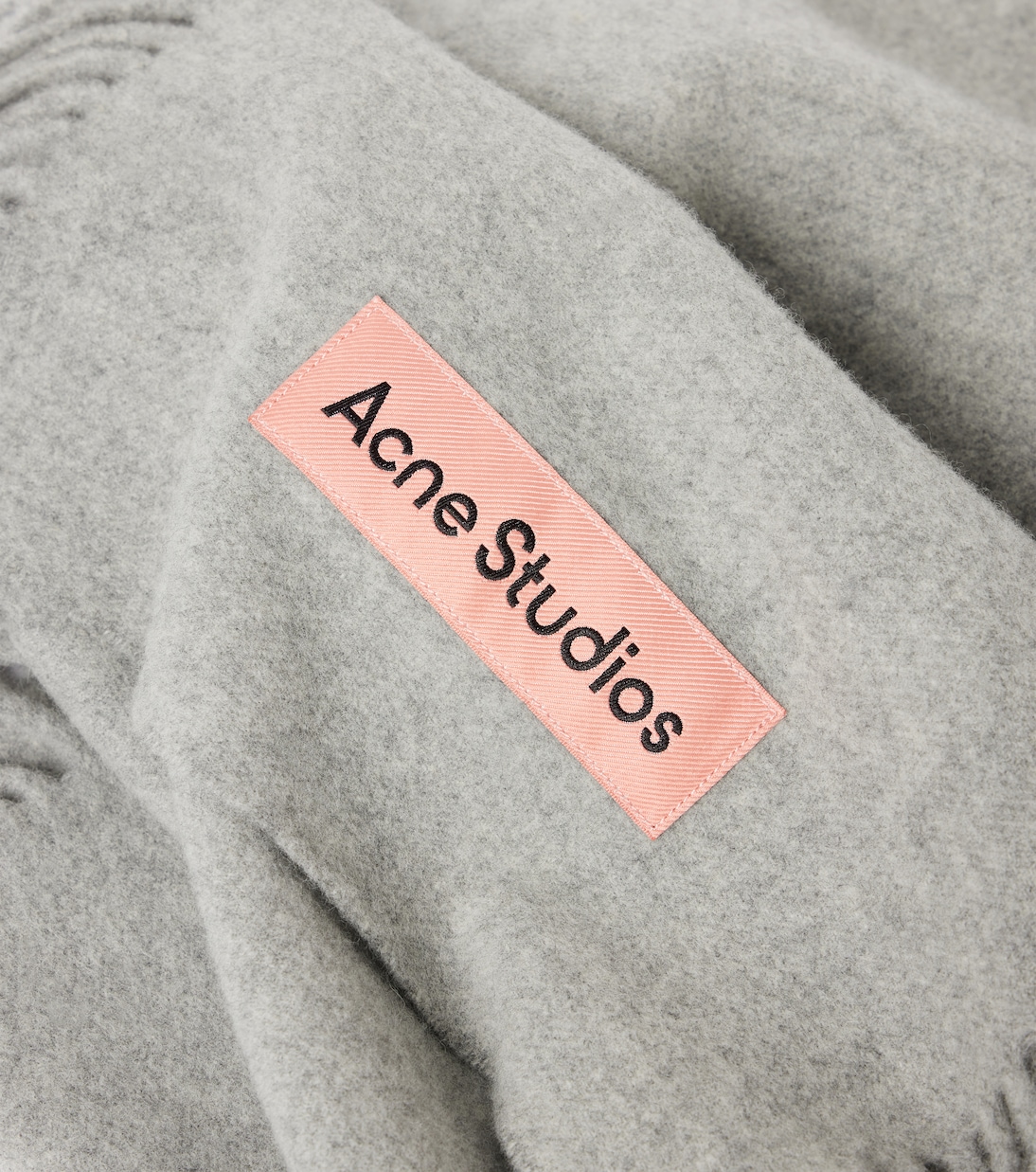 Sciarpa in lana con frange stile ACNE STUDIOS per giovani trendy
