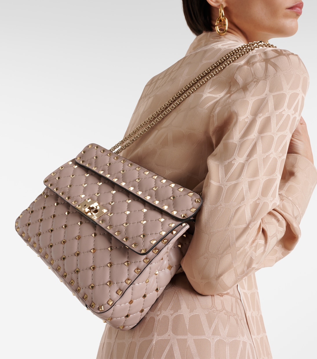 Rockstud Spike Medium leather shoulder bag in pink Valentino Garavani Mytheresa