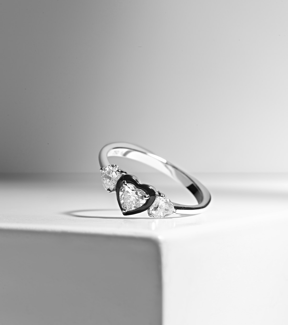 Anello per mignolo in oro bianco 18kt con diamanti | Kamyen