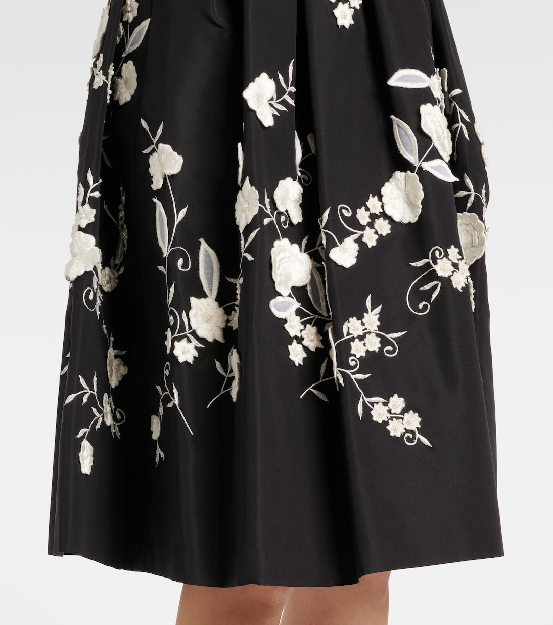 Besticktes Midikleid aus Seide | Carolina Herrera