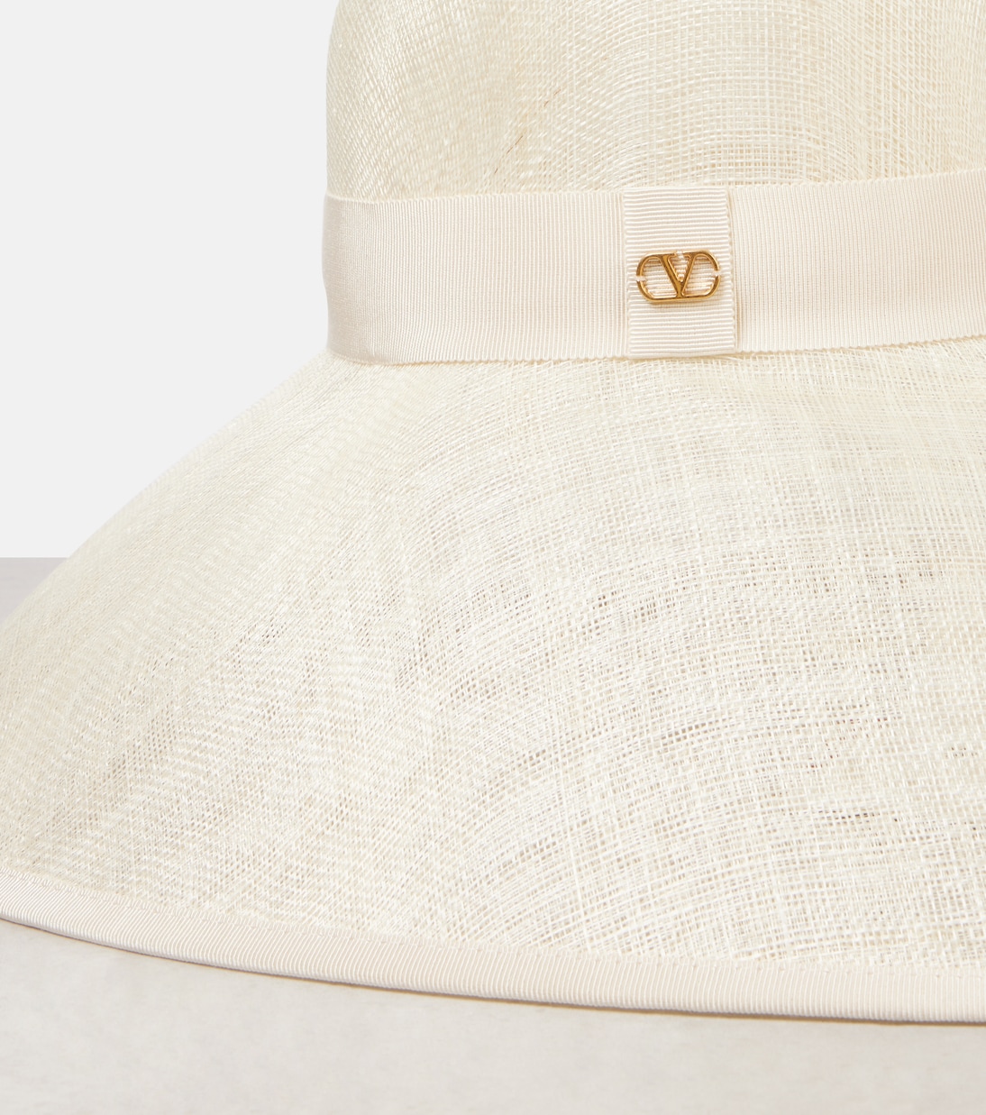 Cappello estivo in canapa con logo V di Valentino, stile giovane e trendy