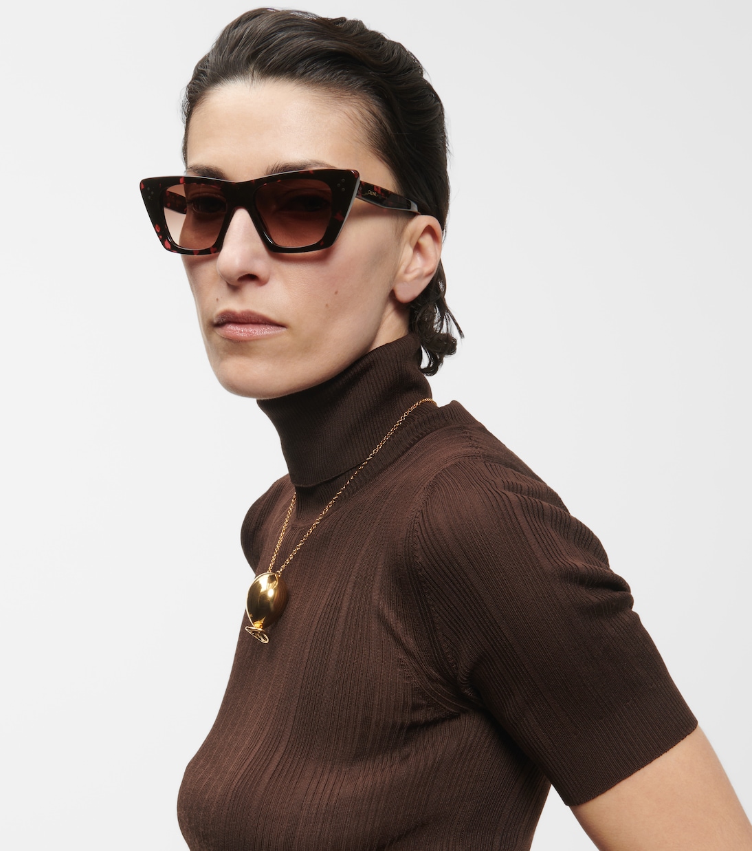 Occhiali da sole CELINE con montatura a gatto, stile giovane e trendy