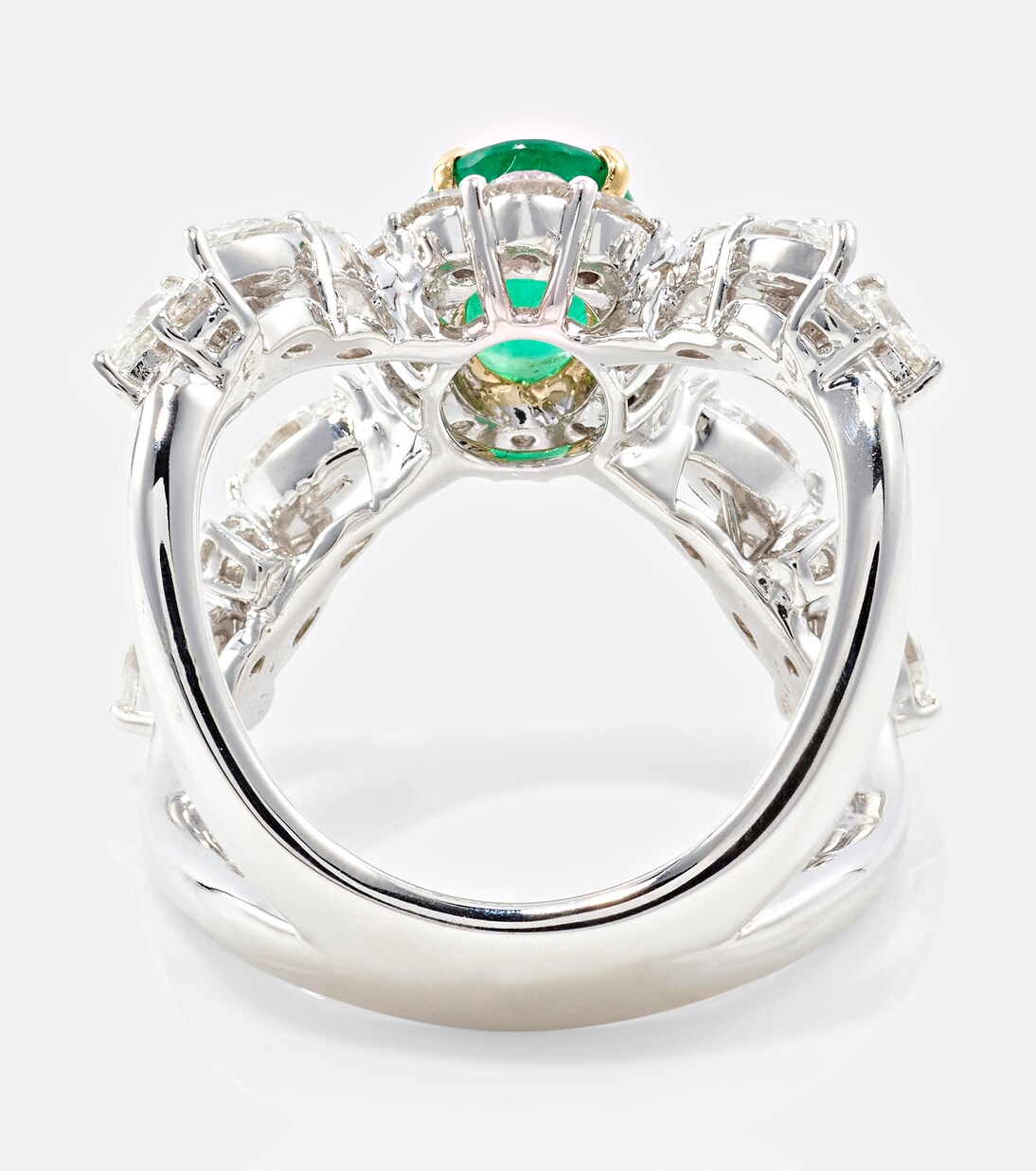 Anello Reign Supreme in oro bianco 18kt con diamanti e smeraldi | Yeprem