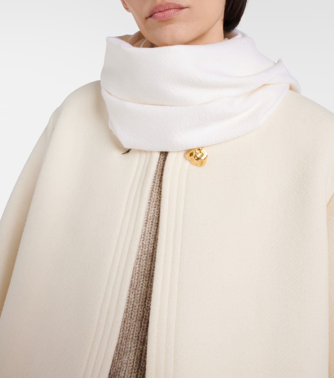 Sciarpa in Cashmere Loro Piana: Eleganza Giovane e Conforto Senza Tempo