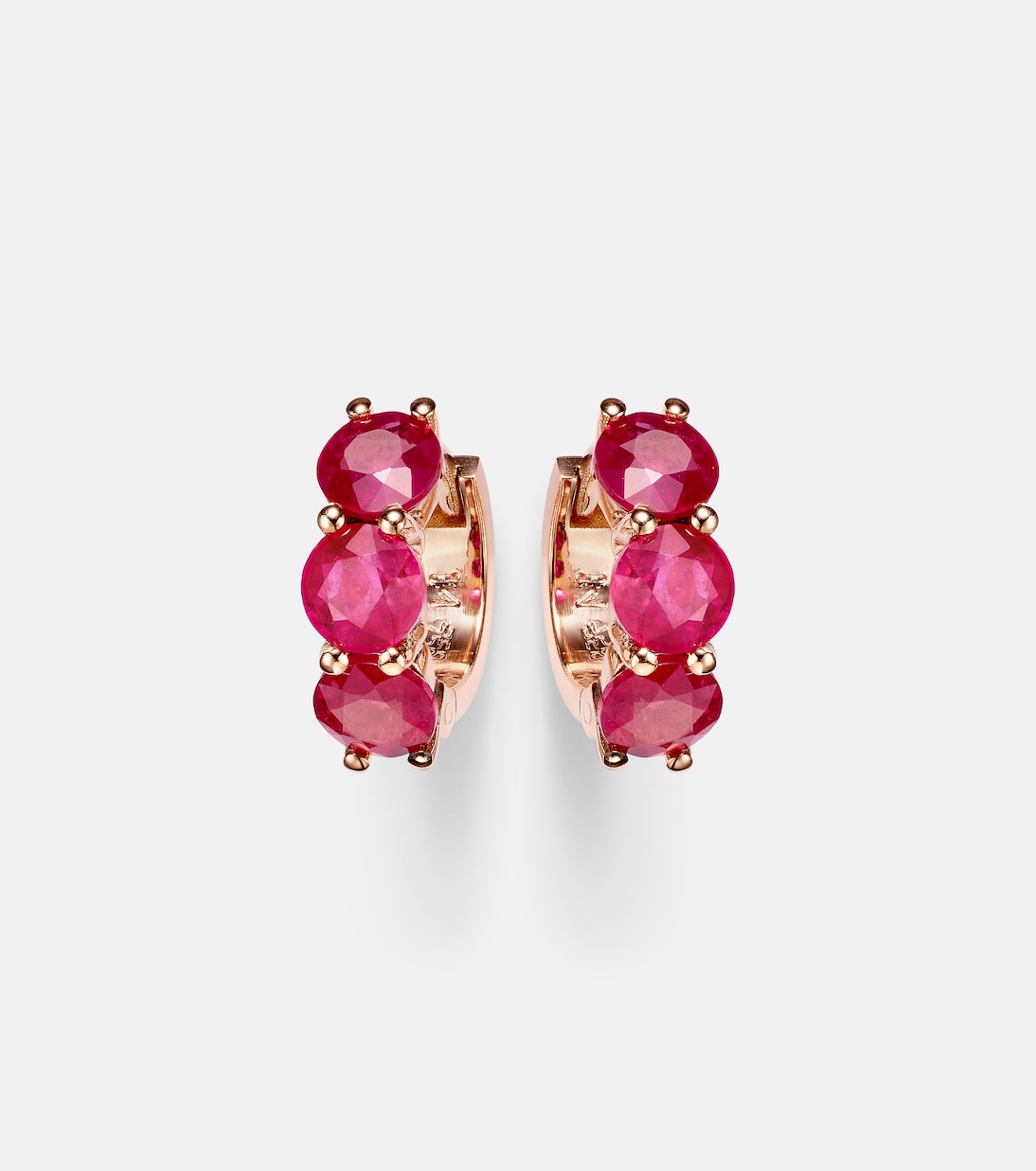 Orecchini a cerchio in oro rosa 18kt con rubini di Ileana Makri, design giovane e chic