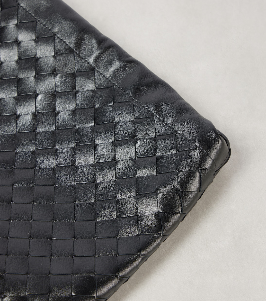 Pochette Dustbag en cuir intrecciato | Bottega Veneta
