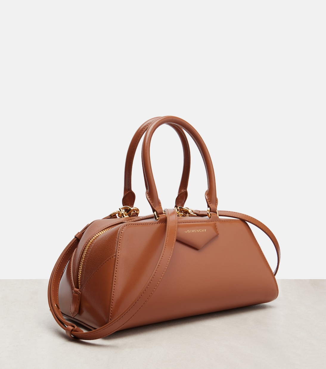 Antigona Small leather shoulder bag | Givenchy