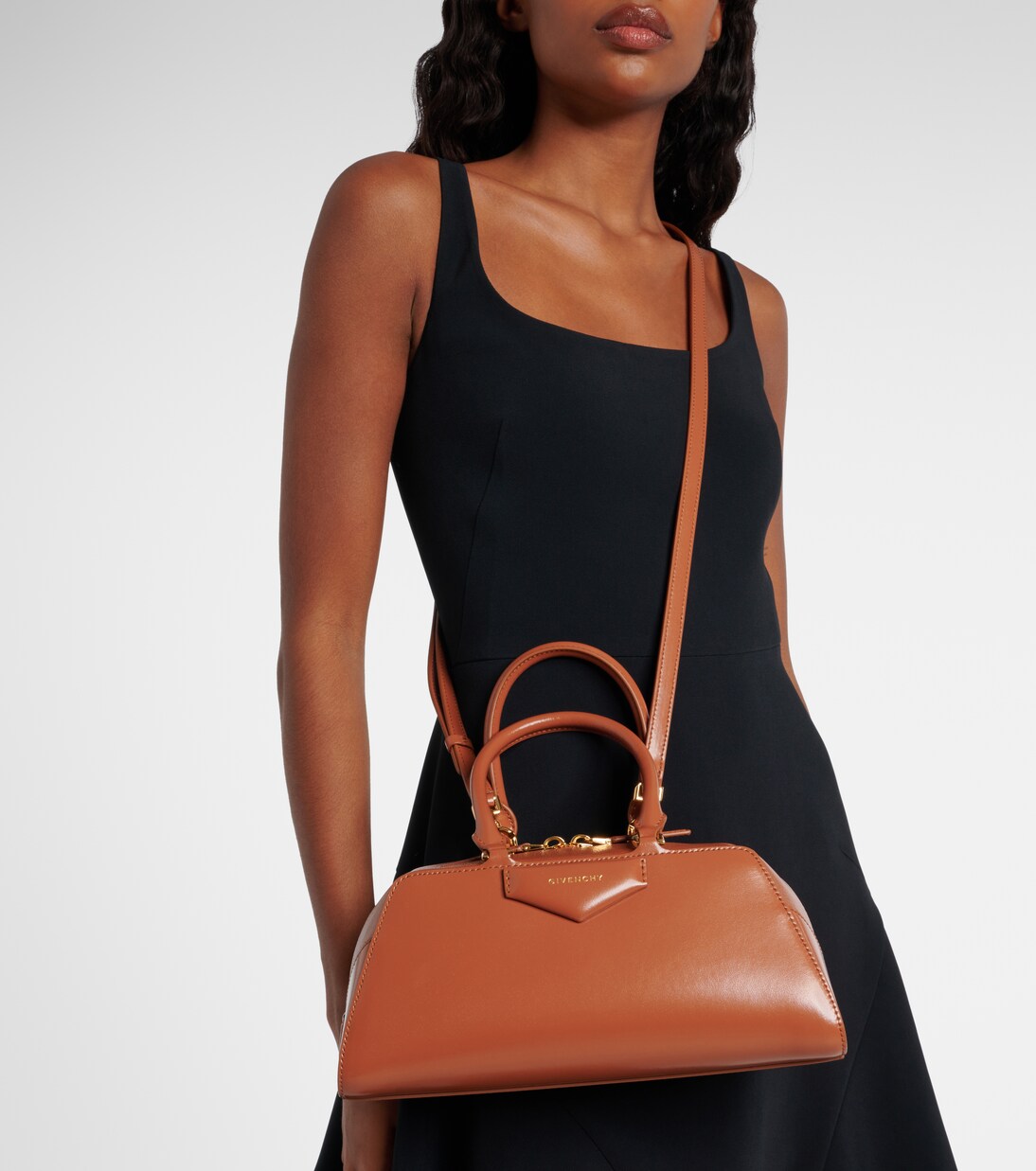 Antigona Small leather shoulder bag | Givenchy