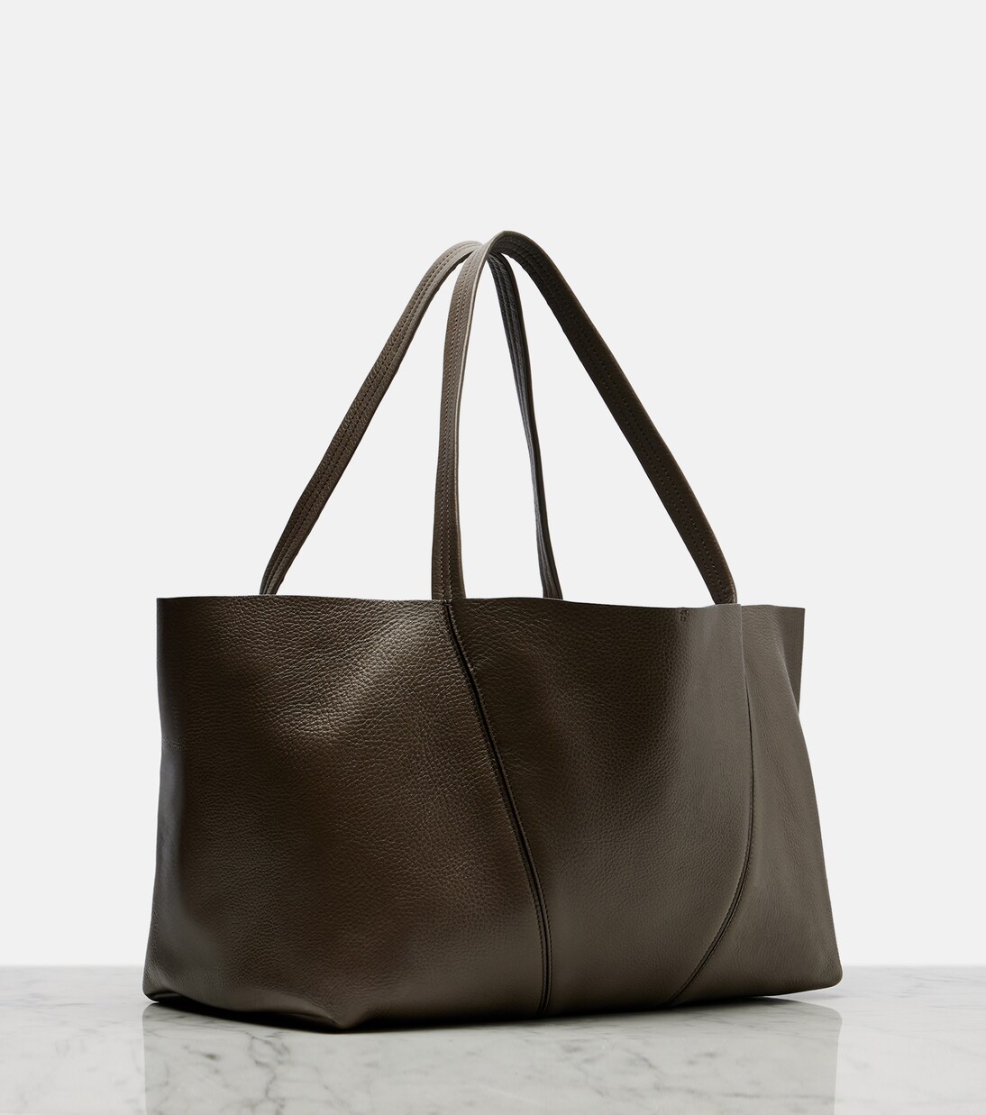 Chloé Spin Medium leather tote bag | Chloé