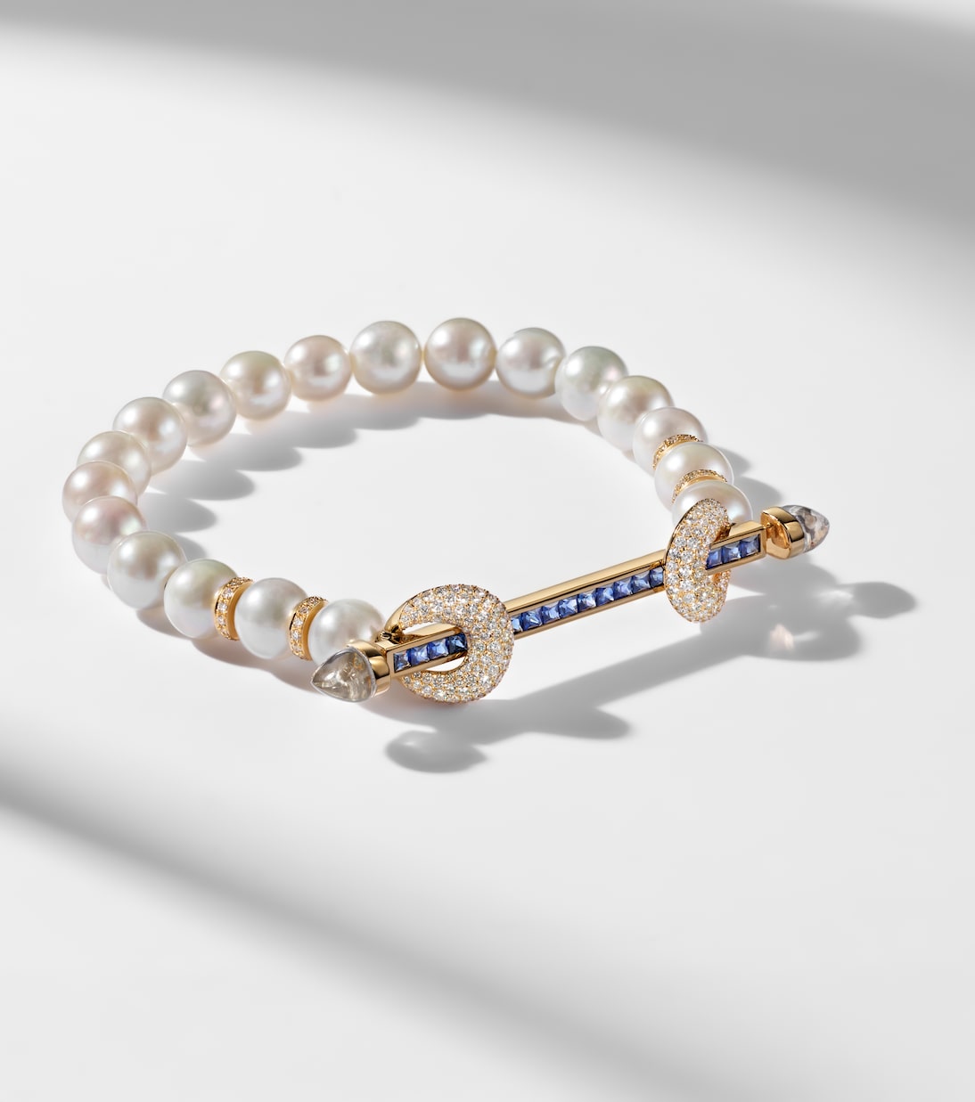 Armband Chakra aus Süßwasserperlen mit 18kt Gelbgold (750/1000), Diamanten, Saphiren und Quarz | Ananya