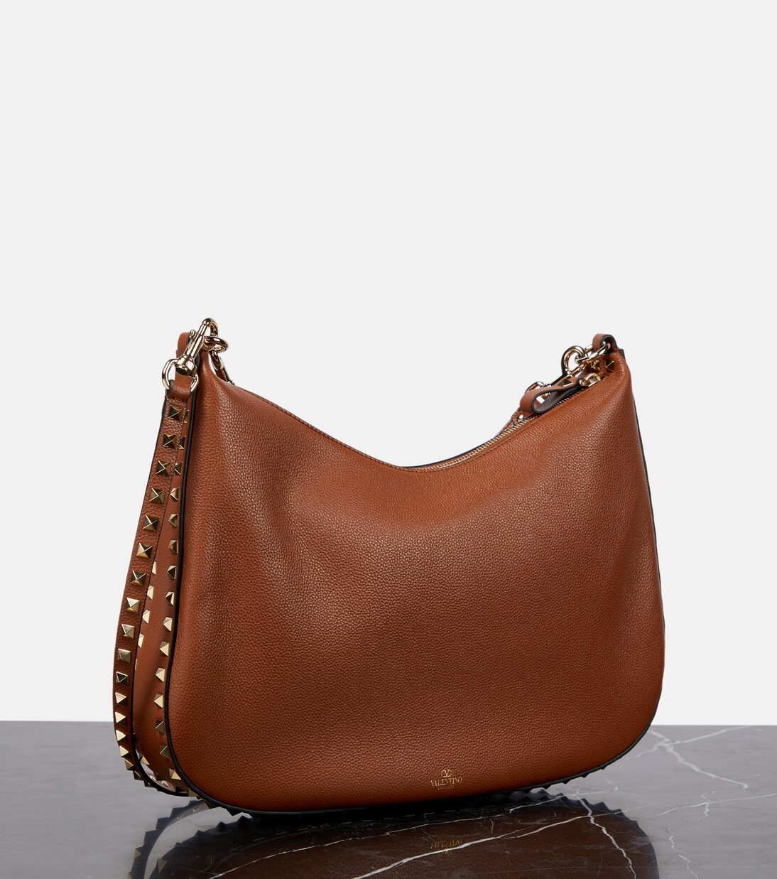 Rockstud medium shoulder bag deals