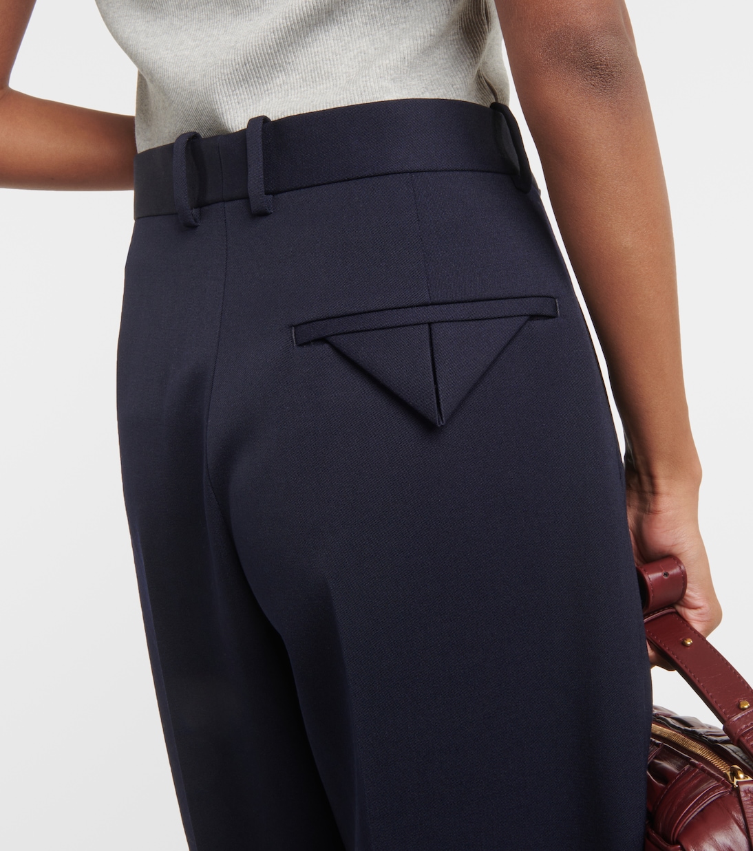 Pantalones juveniles de lana Bottega Veneta, corte amplio y moderno