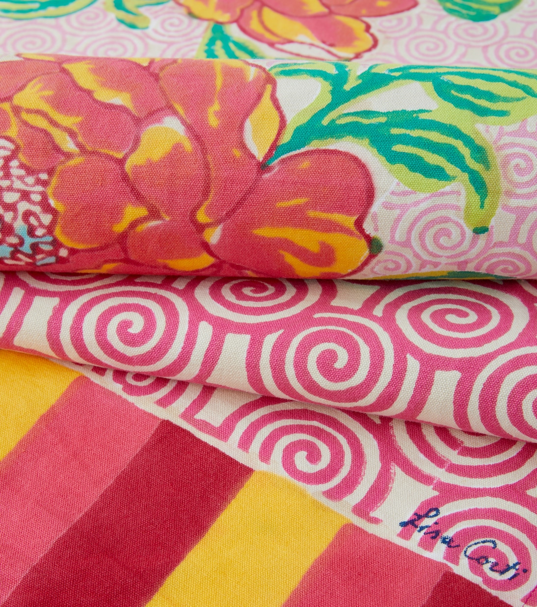 Camelia Magenta cotton table runner | Lisa Corti