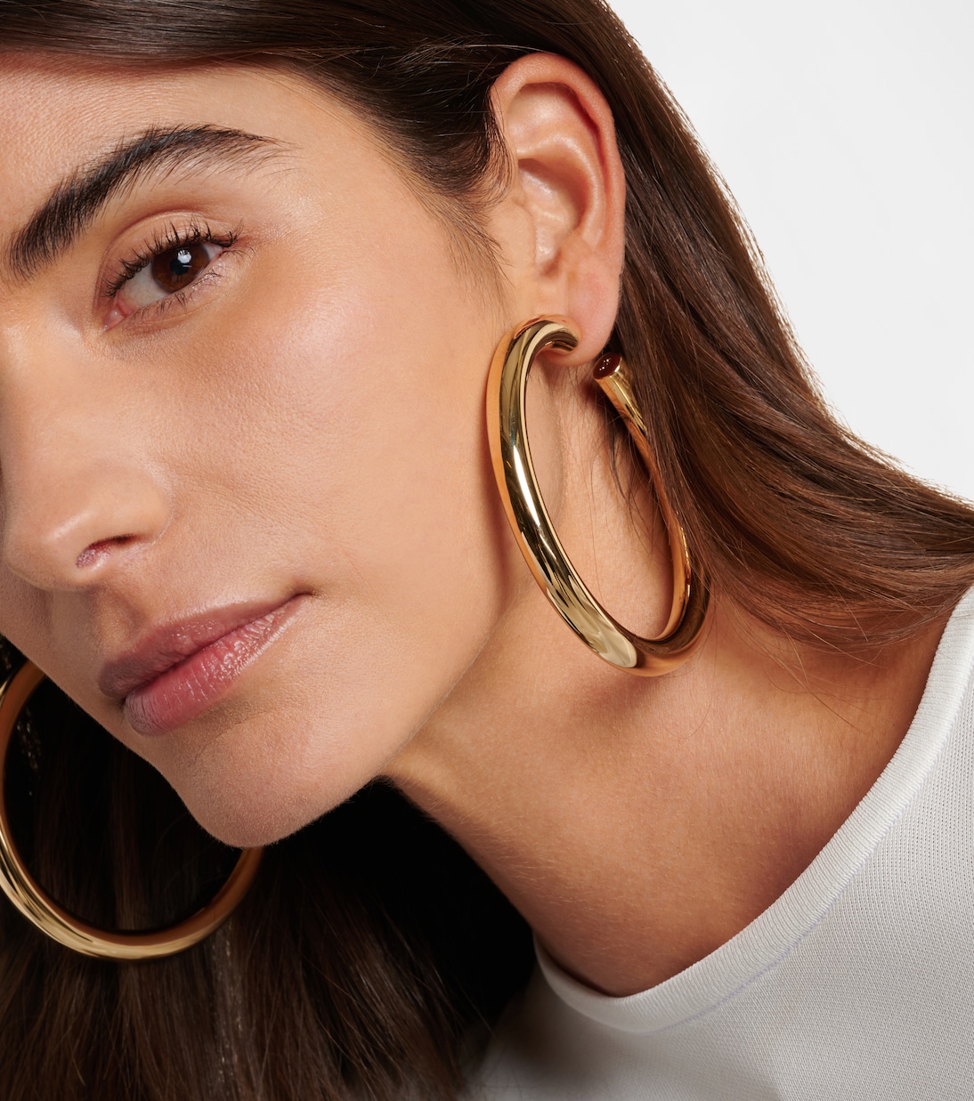 Orecchini a cerchio Jamma placcati oro 10kt di Jennifer Fisher, stile giovane e trendy