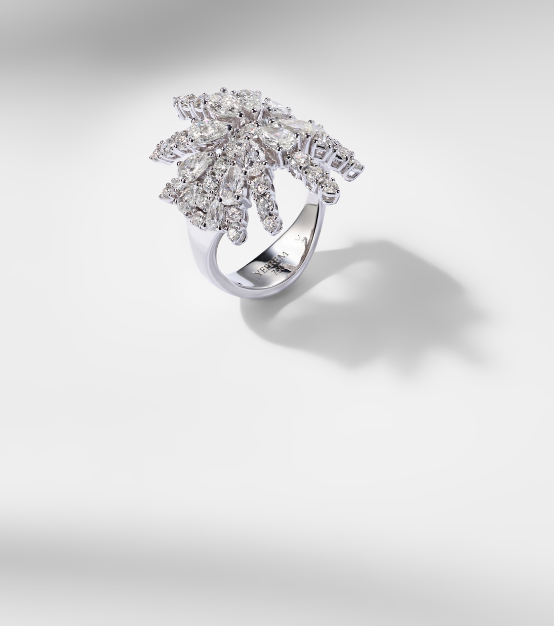 Anello YEPREM Y-Not in oro 18kt con diamanti, stile giovane e moderno