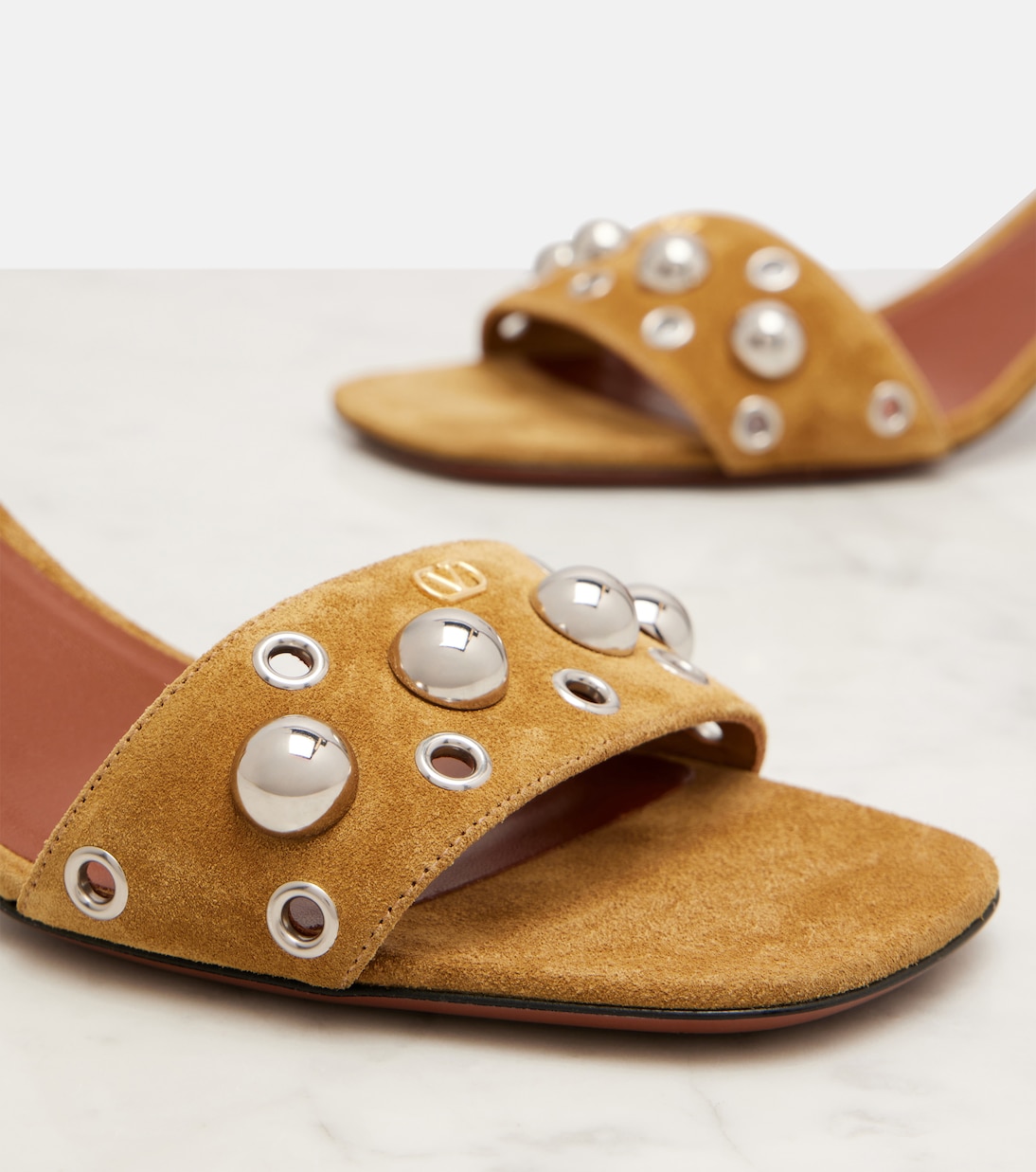 Sandali Nellcôte 60 in suede con borchie | Valentino Garavani