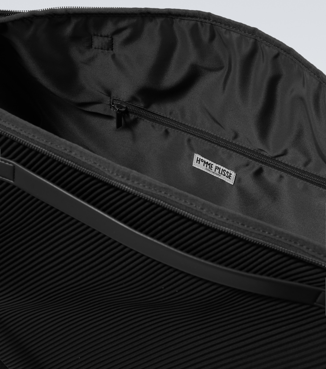 Pleats shoulder bag | Homme Plissé Issey Miyake