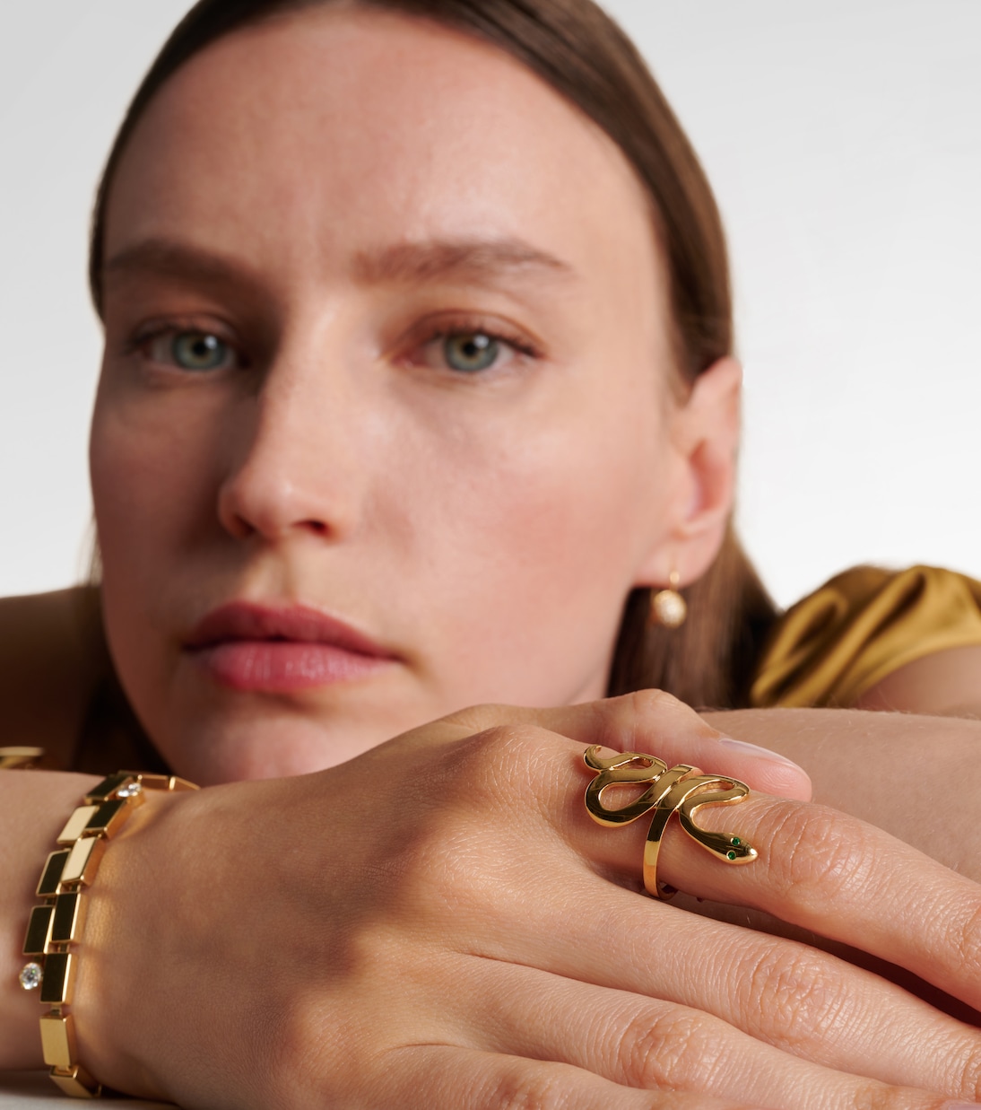 Anello in oro 18kt con smeraldi | Ileana Makri