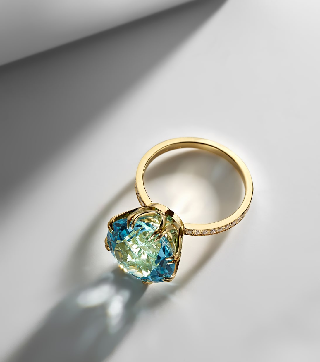 Bague Solitaire Crown en or 18 ct, topaze et diamants | Ileana Makri