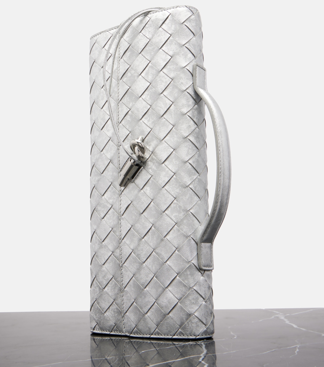 Andiamo Intrecciato编织金属感皮革手拿包 | Bottega Veneta