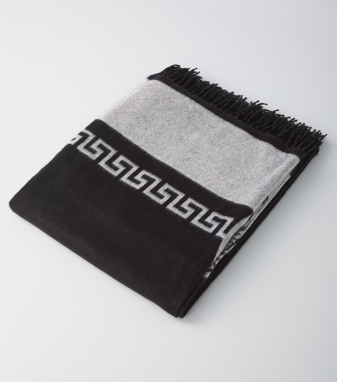 Greca Key and Medusa blanket | Versace Home