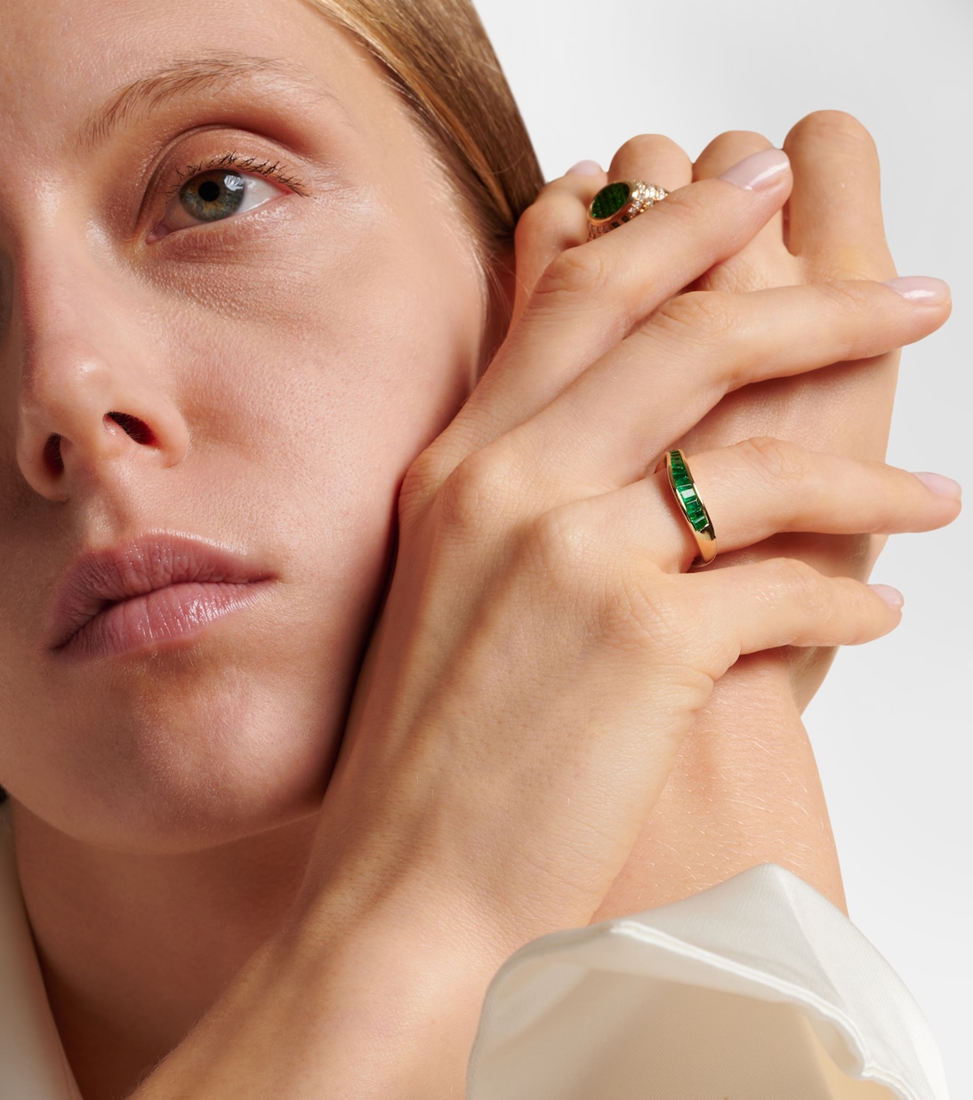 Bague Wave en or 9 ct et émeraudes | Rainbow K