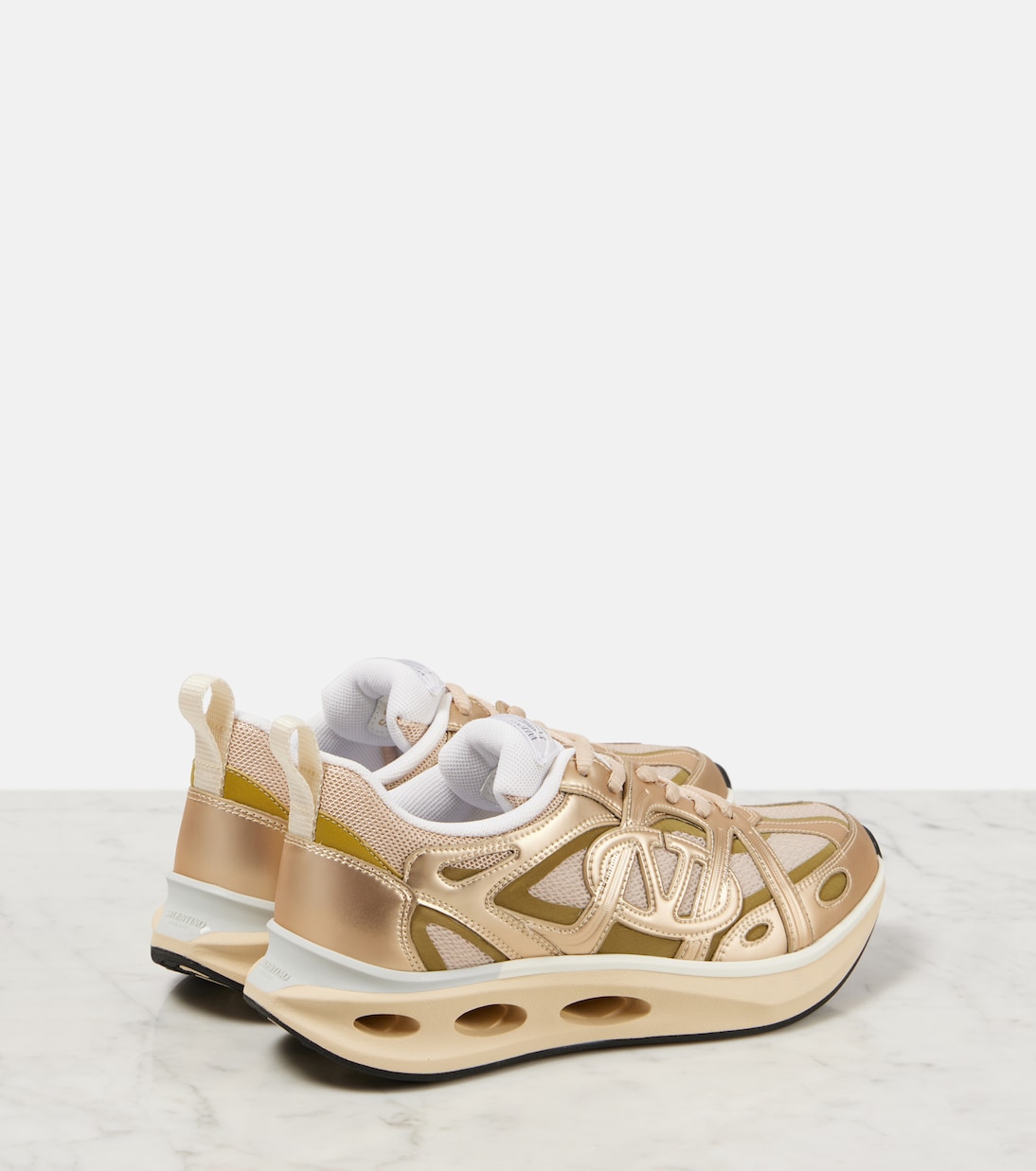 Scarpe da ginnastica VLogo Easyjog di Valentino Garavani per uno stile giovane e dinamico