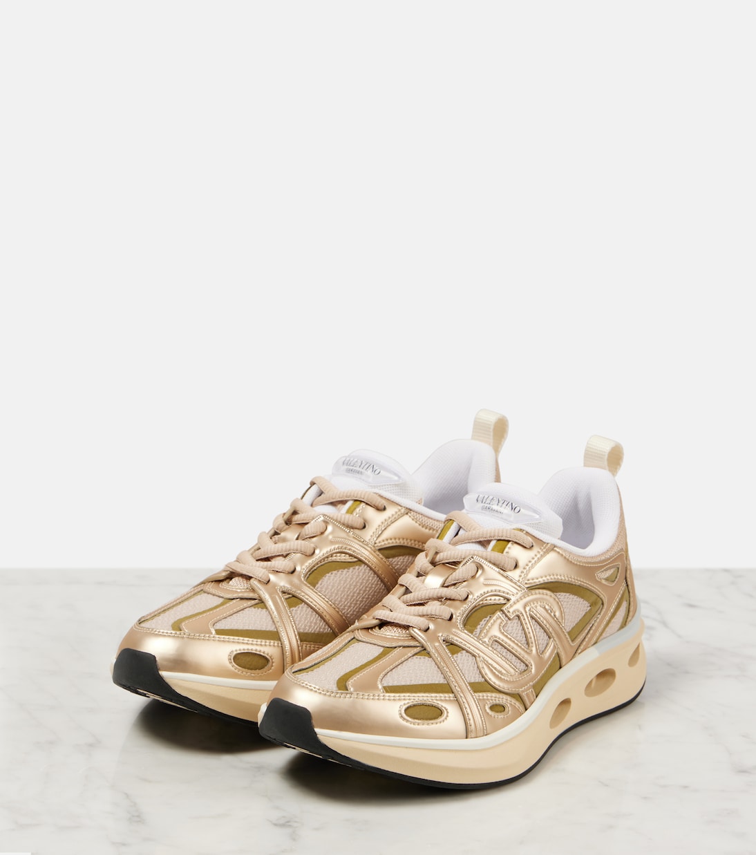 Scarpe da ginnastica VLogo Easyjog di Valentino Garavani per uno stile giovane e dinamico