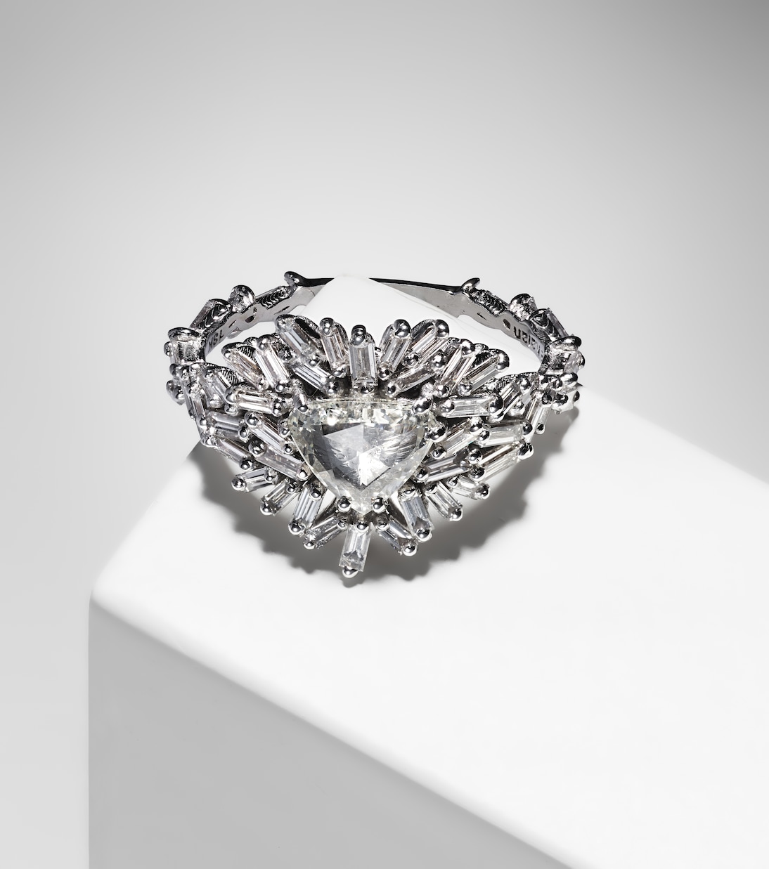 Bague Ooak en or blanc 18 ct et diamants | Suzanne Kalan