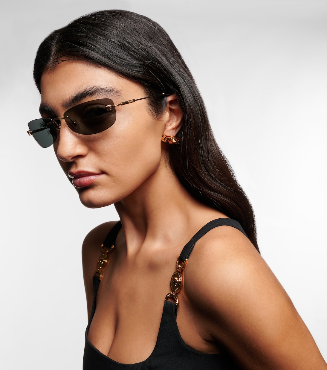 Occhiali da sole VERSACE in stile rettangolare con placca Damier, moda giovane italiana