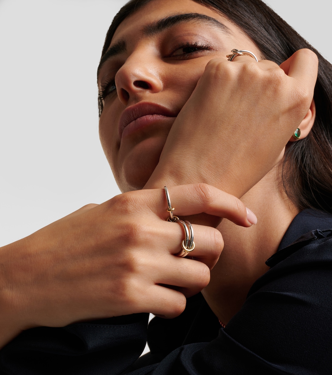 Anello in argento sterling e oro 18kt Raneth di Spinelli Kilcollin per giovani alla moda