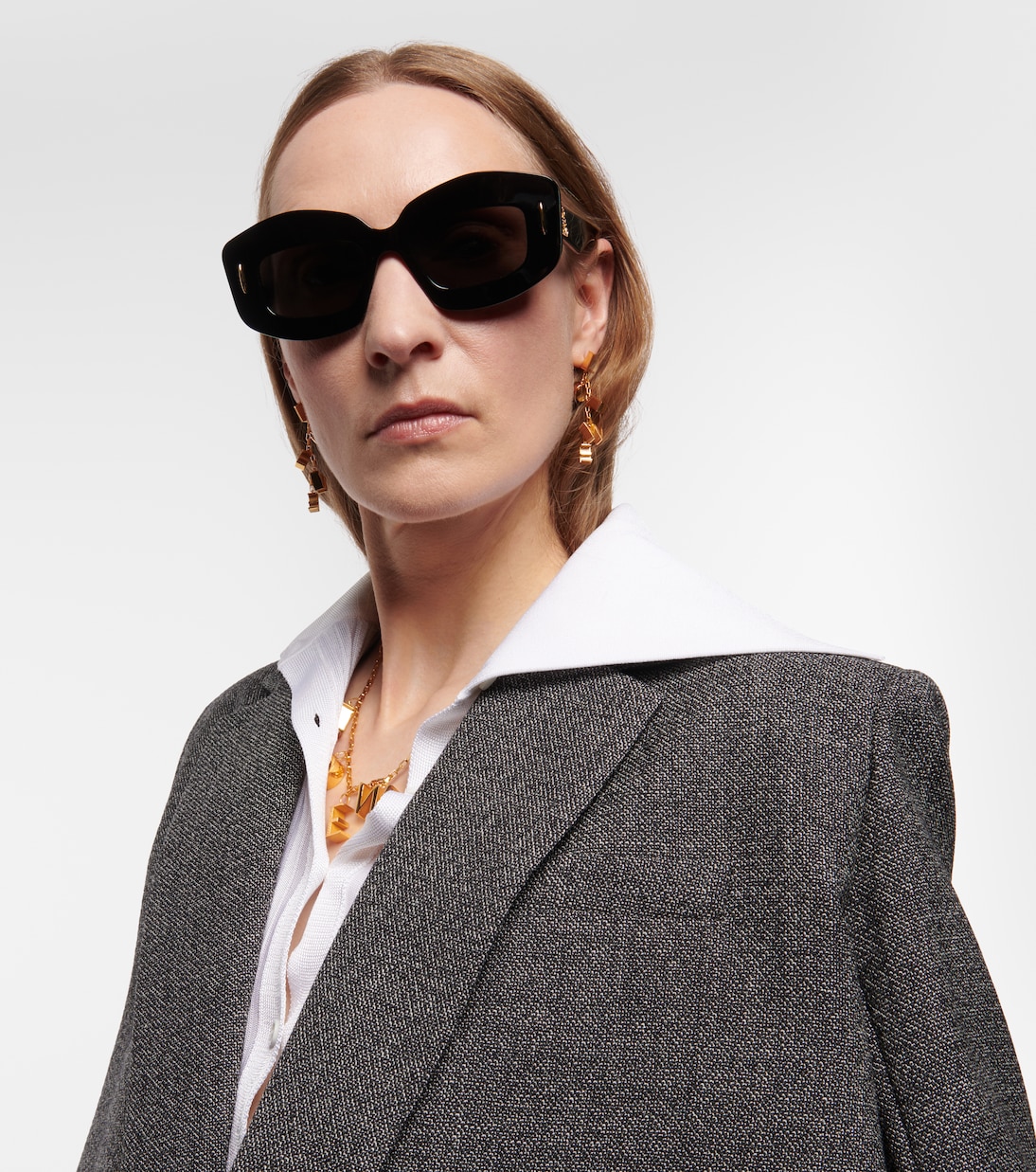 Occhiali da sole rettangolari LOEWE per uno stile giovane e moderno