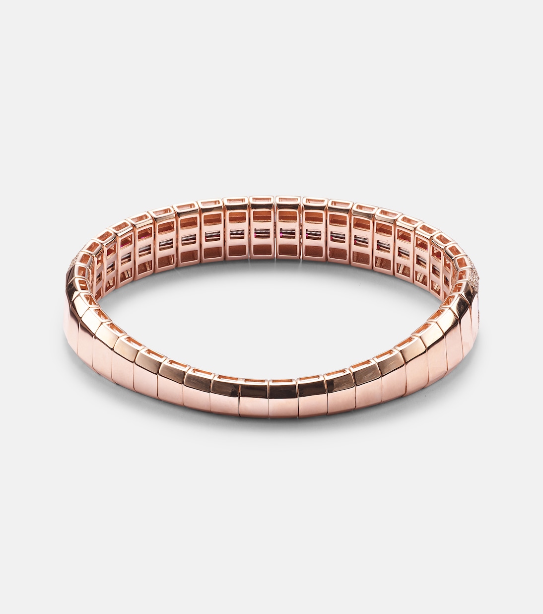 Bracciale in oro rosa 18kt con dettagli a scaglie, rubini e diamanti pavé, ideale per giovani trendy.