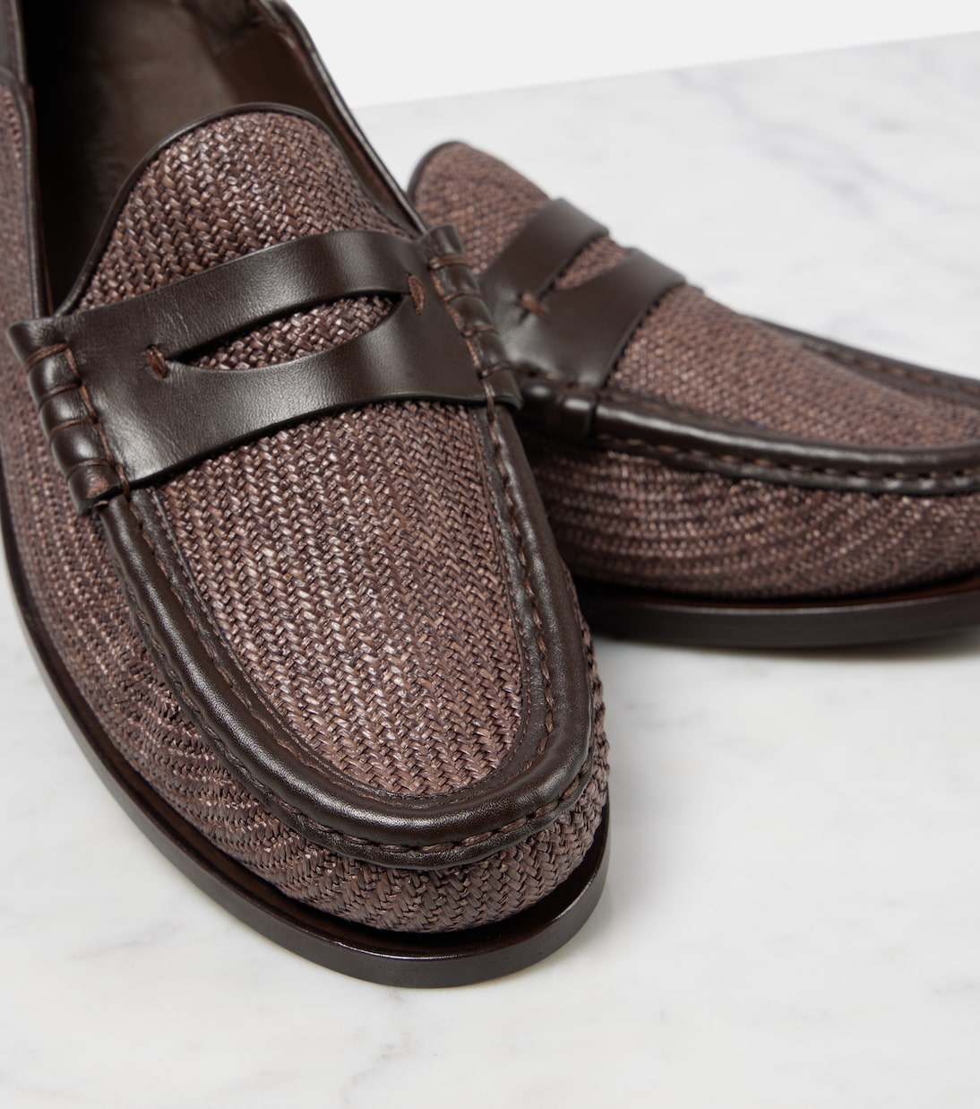 Scarpe penny loafers MAX MARA con effetto rafia, stile giovane e moderno