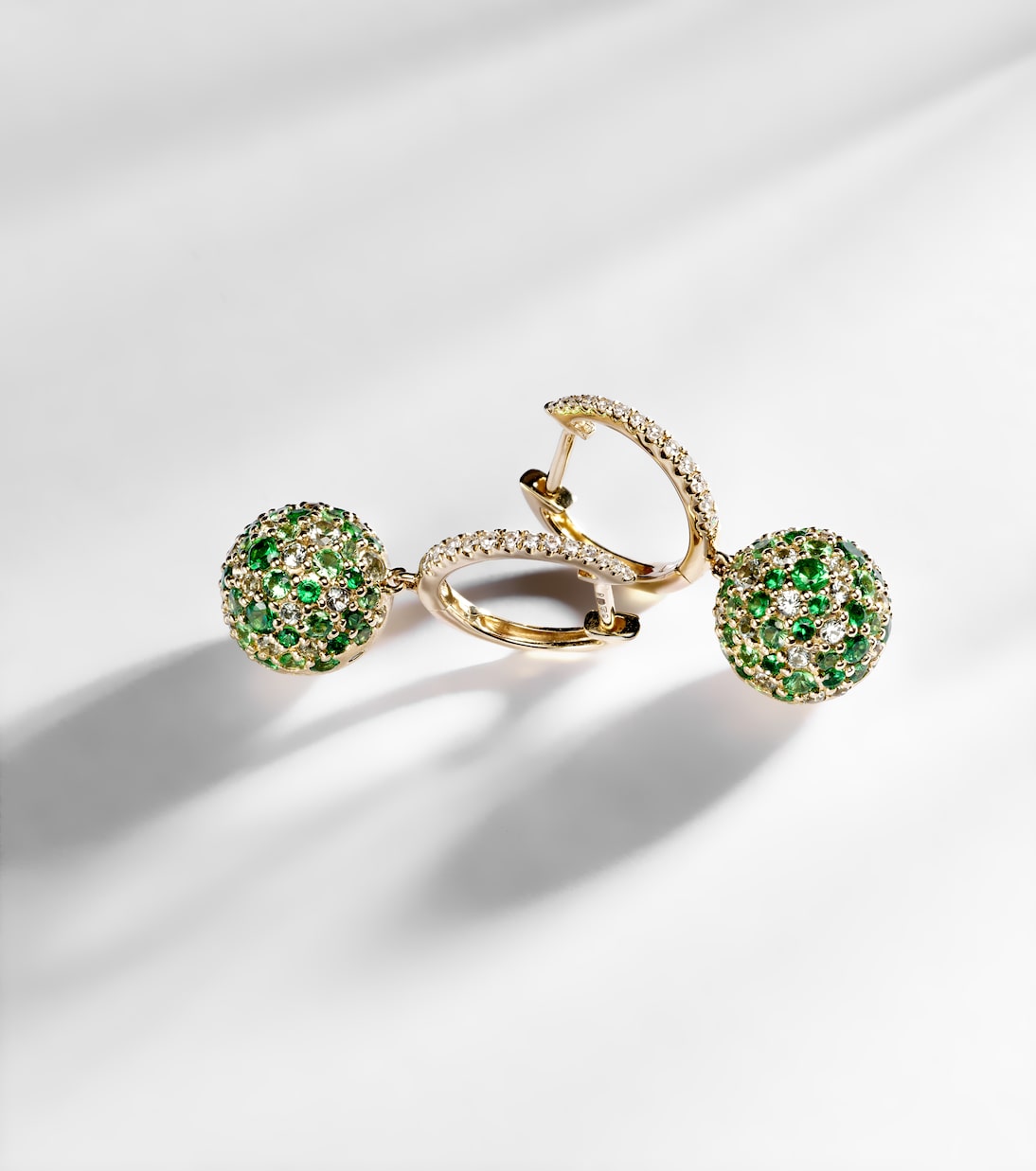 Boucles d'oreilles Bauble en or 18 ct, diamants et grenats | Roxanne First