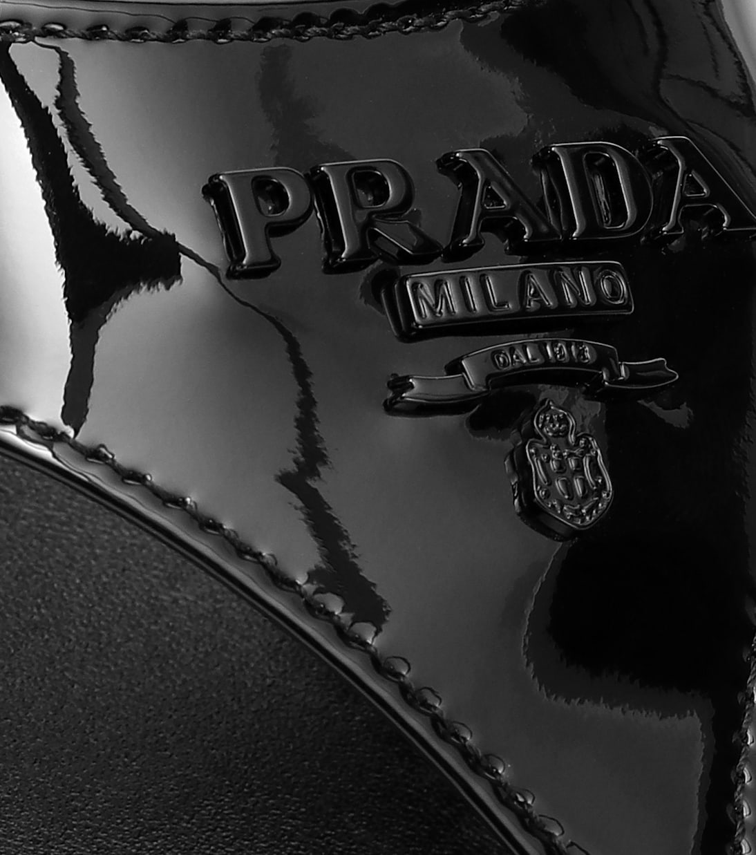 Tongs en cuir verni | Prada