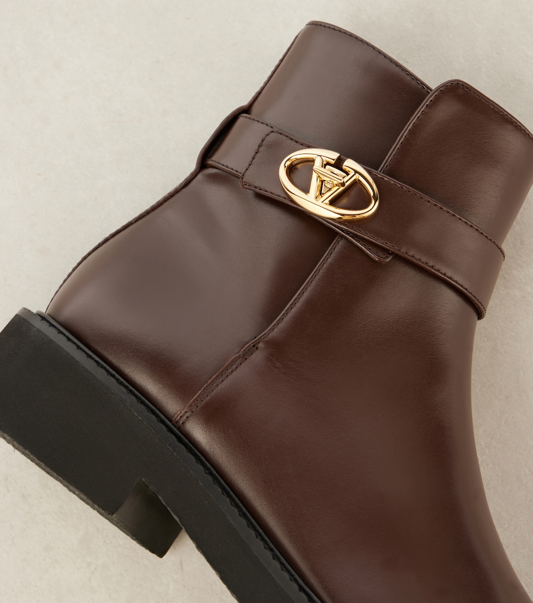 VLogo Locker 40 leather ankle boots | Valentino Garavani