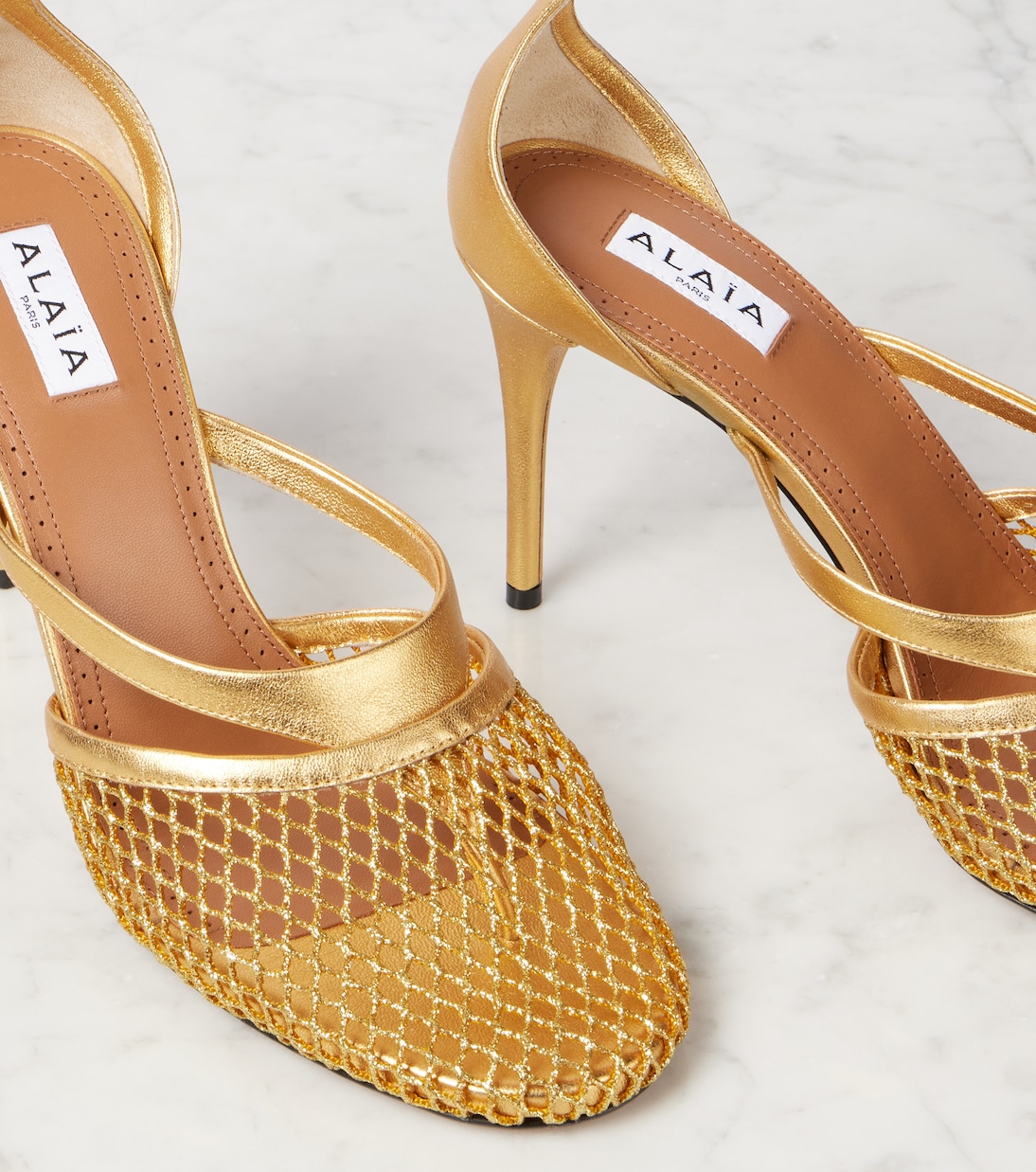Scarpe con tacco ALAÏA in pelle e rete, perfette per un look giovane e audace