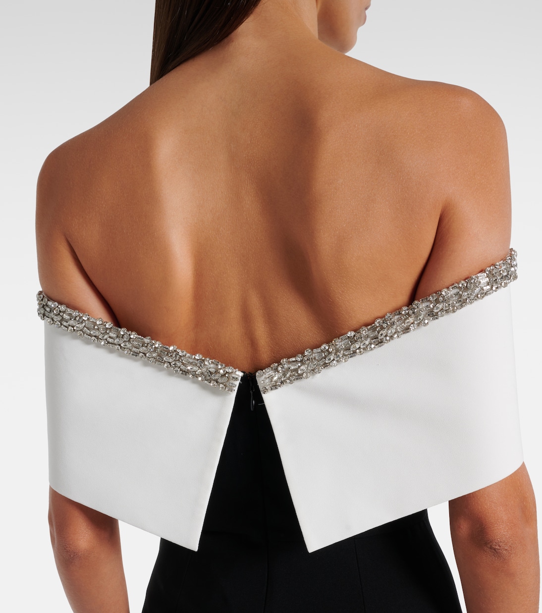 Abito lungo in crêpe di raso con scollo bardot | Roland Mouret