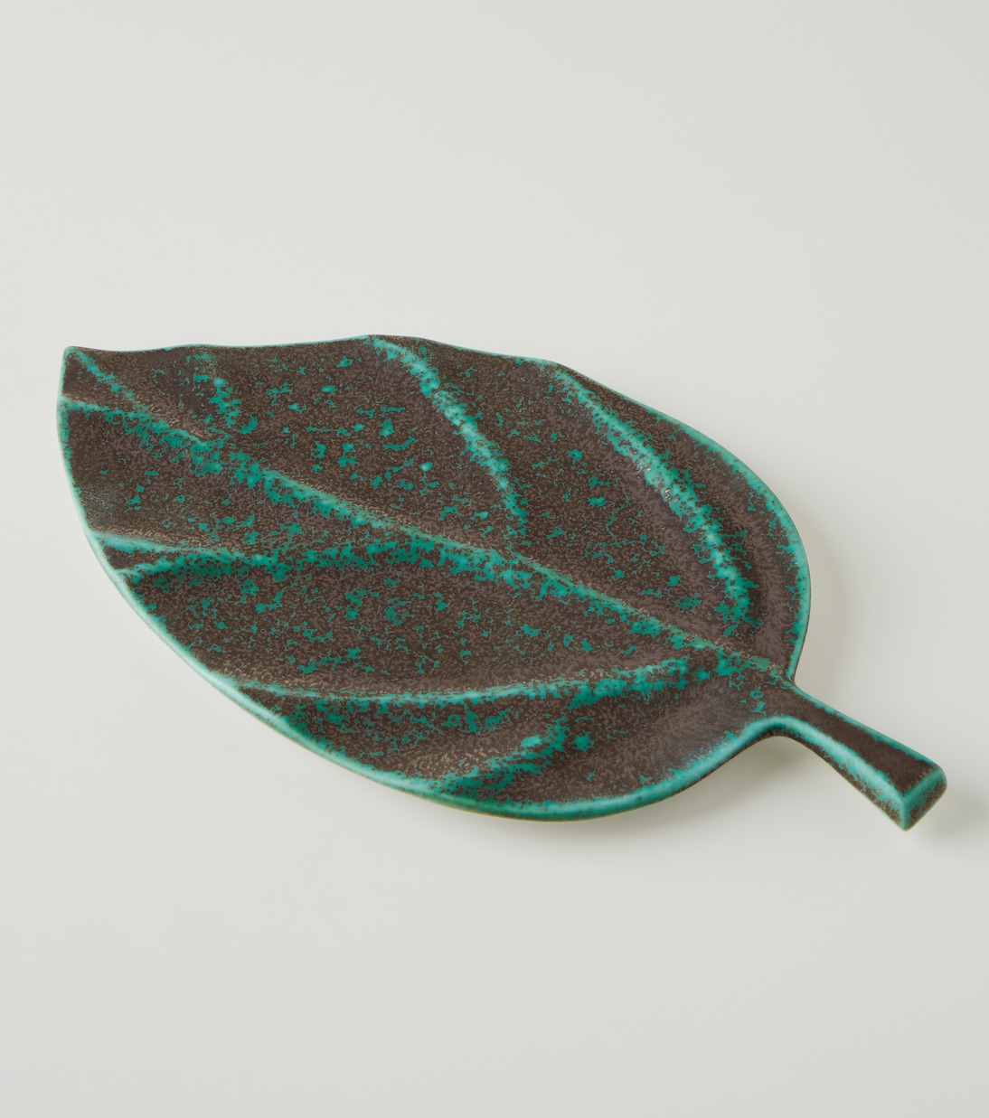 Plateau Cenote Leaf Medium en porcelaine | L'Objet