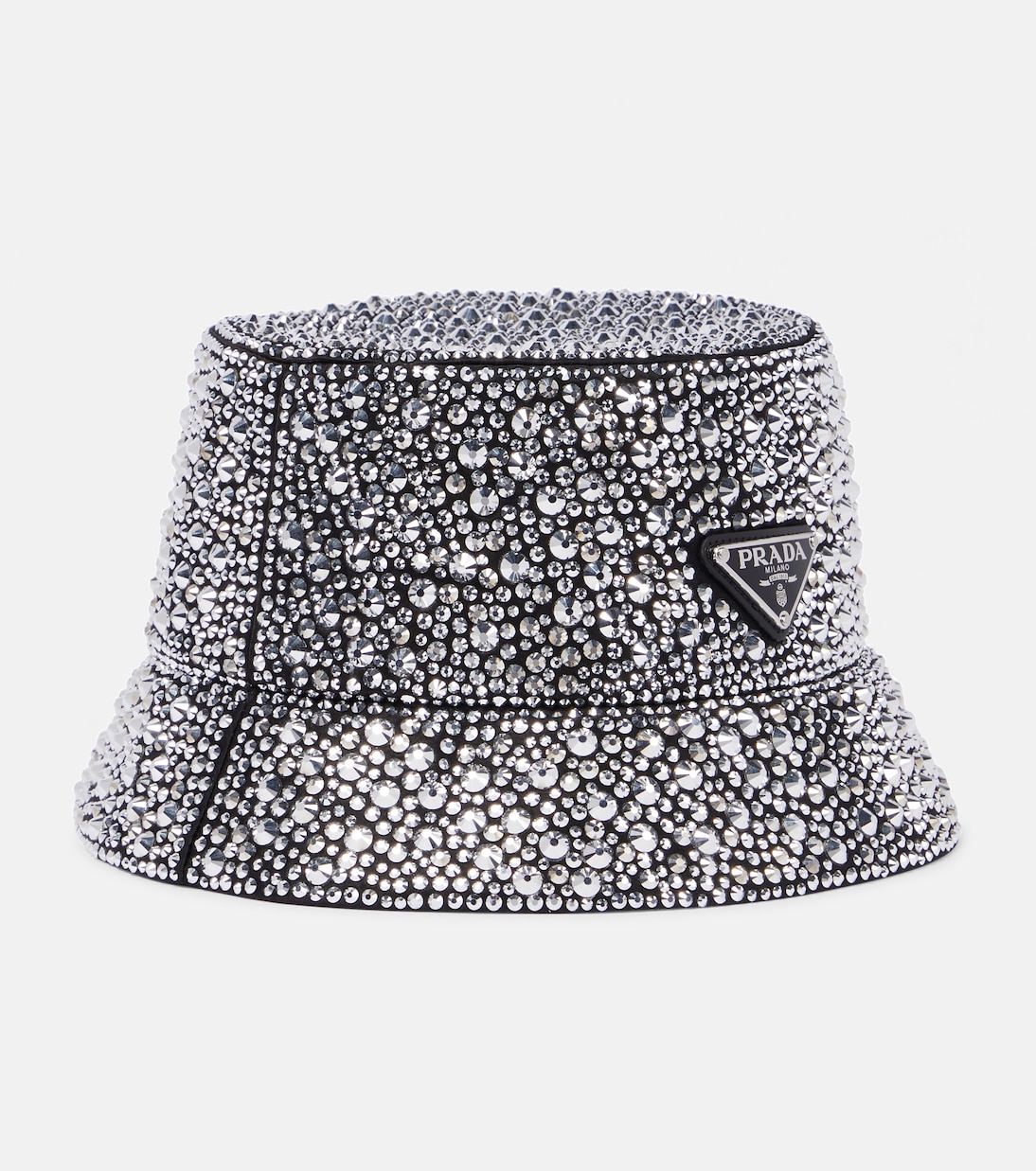 Cappello a secchiello PRADA con dettagli cristallini per uno stile giovane e raffinato