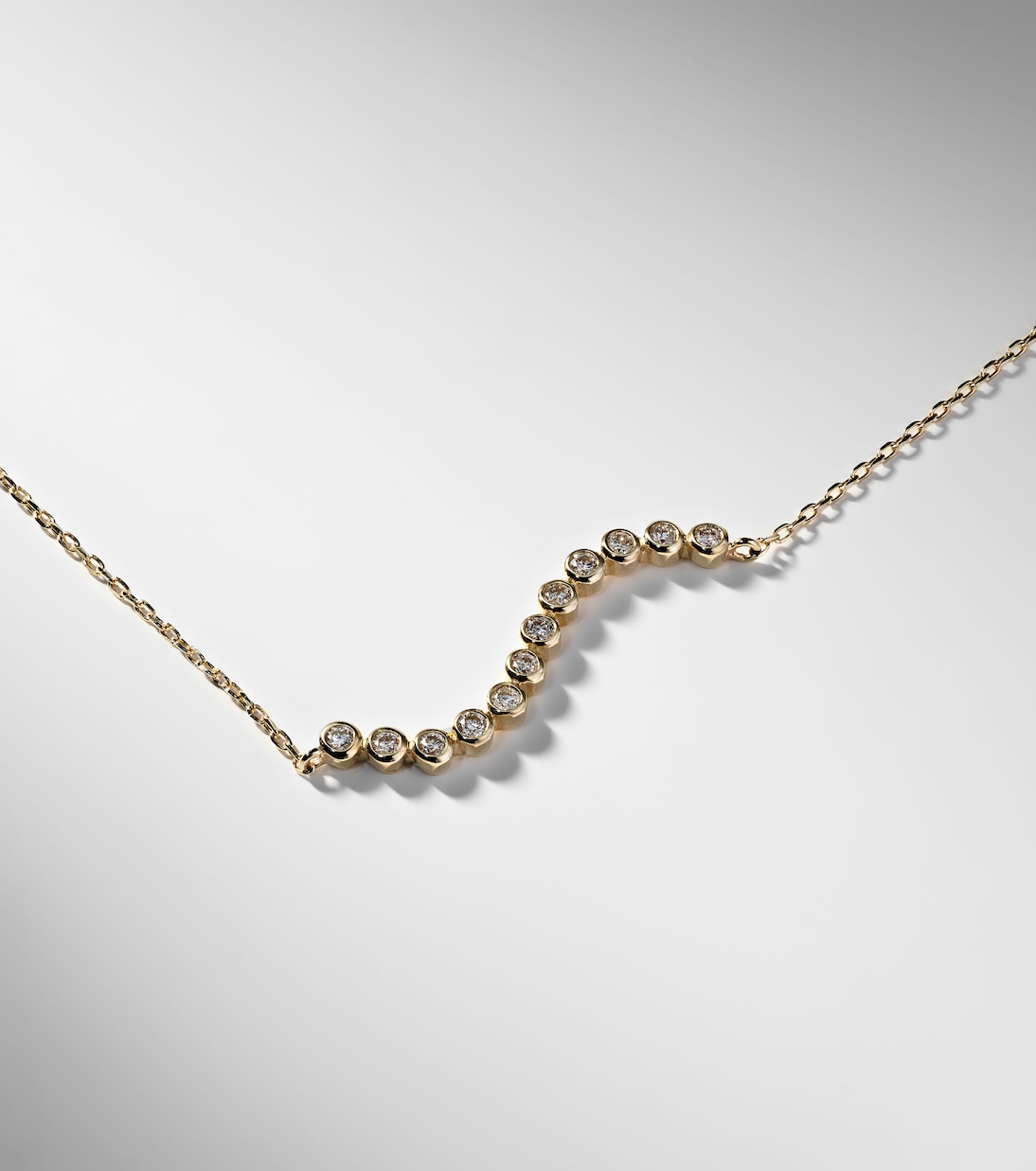 Bracciale in oro 14kt con design ondulato e dettagli diamantati per giovani