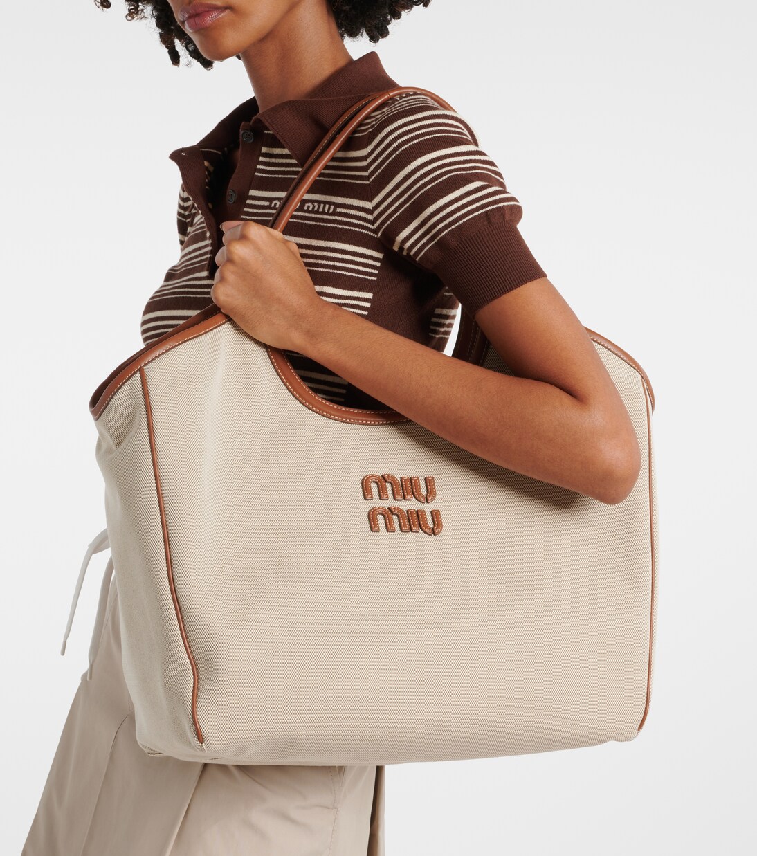 Tote Ivy Large aus Canvas mit Leder in WeiB Miu Miu Mytheresa